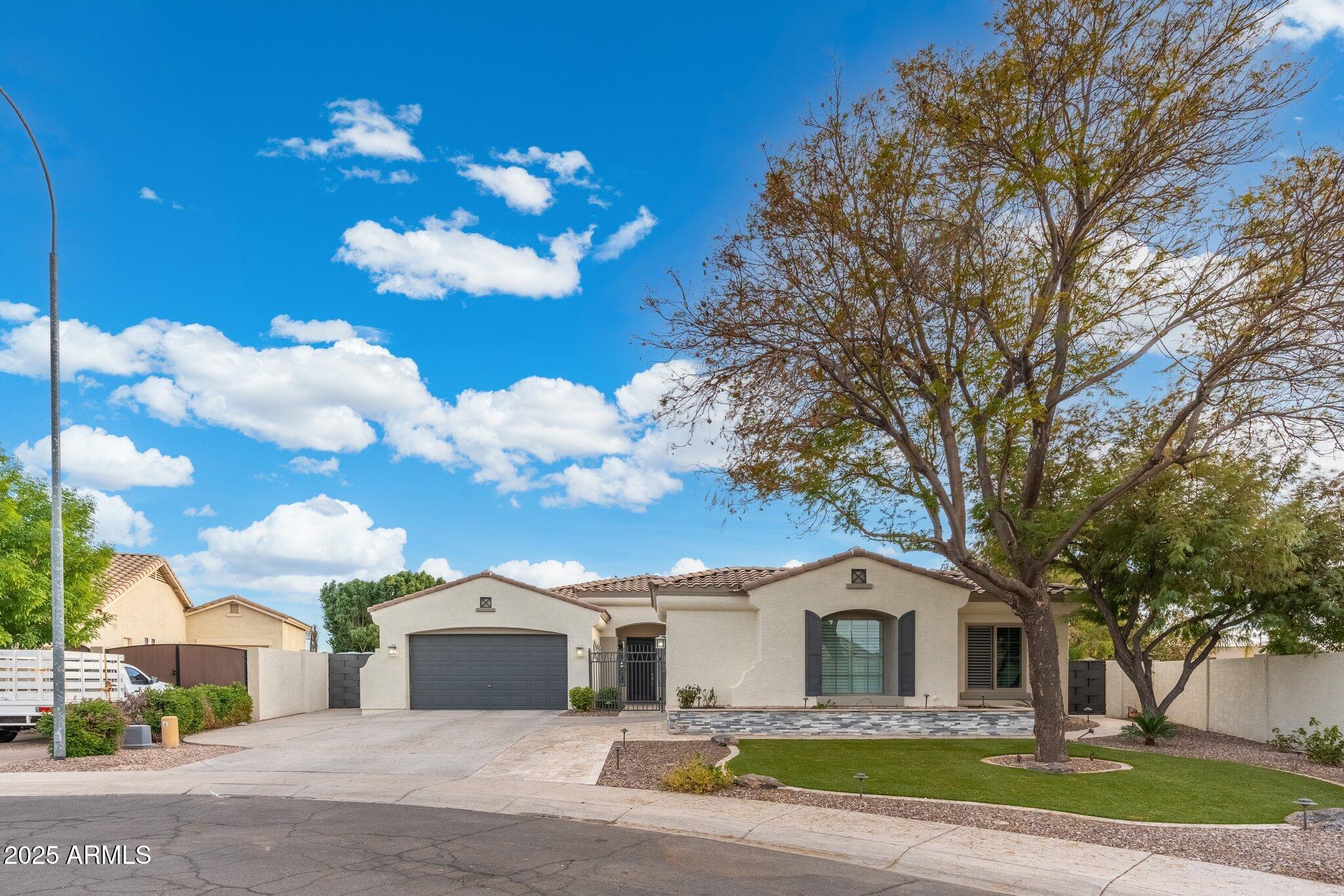 435 E COCONINO Place