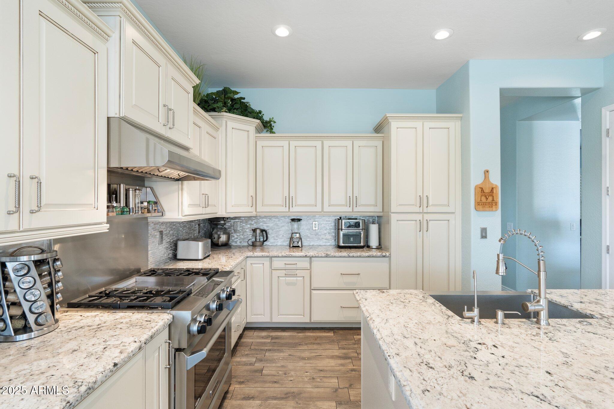 435 E COCONINO Place