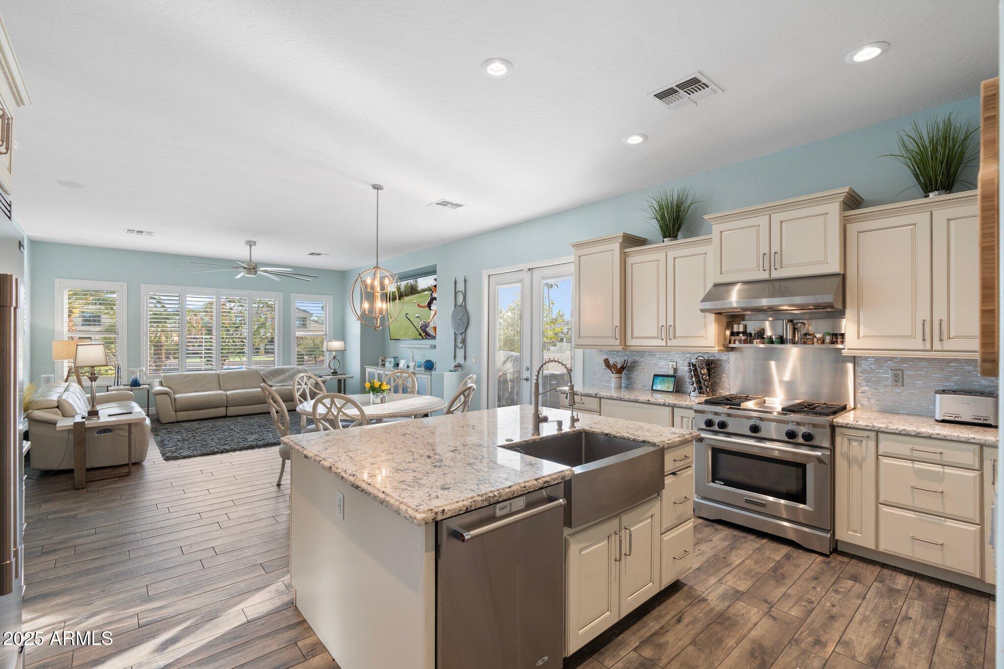 435 E COCONINO Place