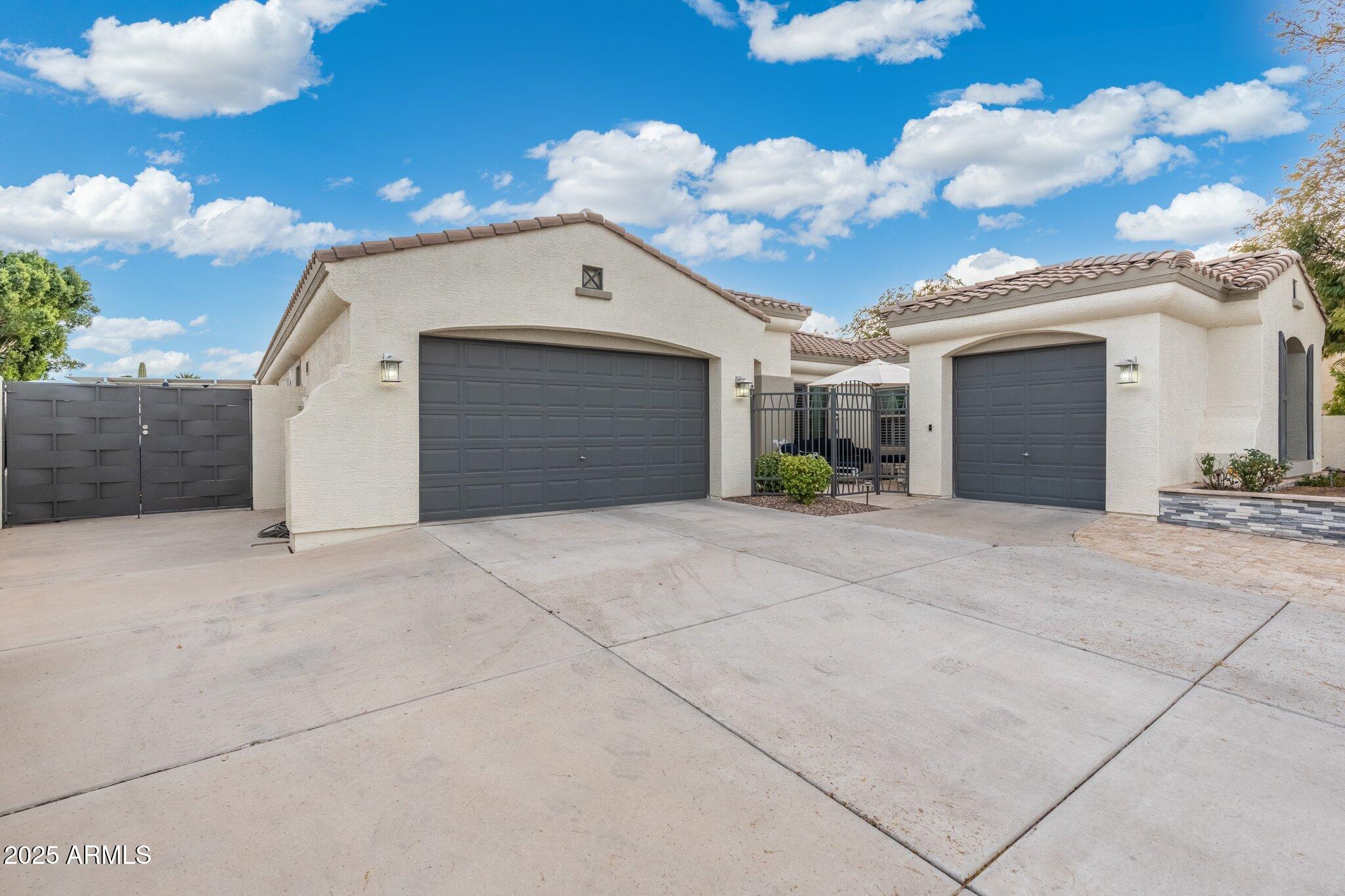 435 E COCONINO Place