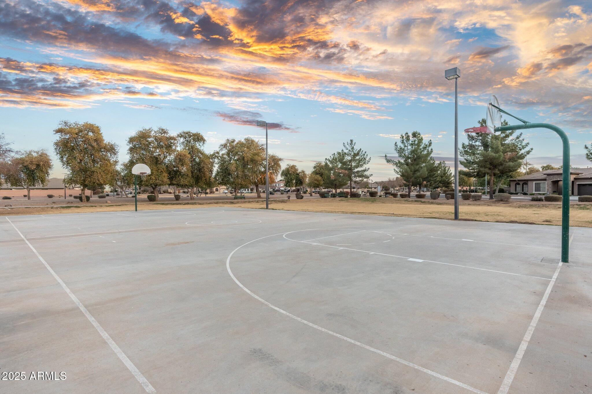 435 E COCONINO Place