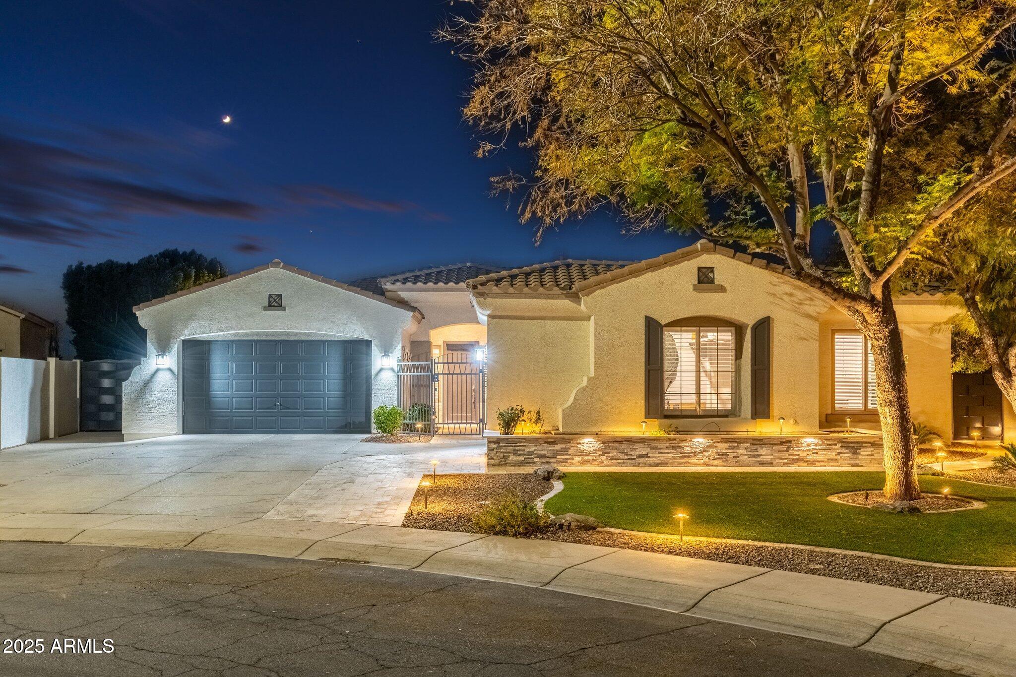 435 E COCONINO Place