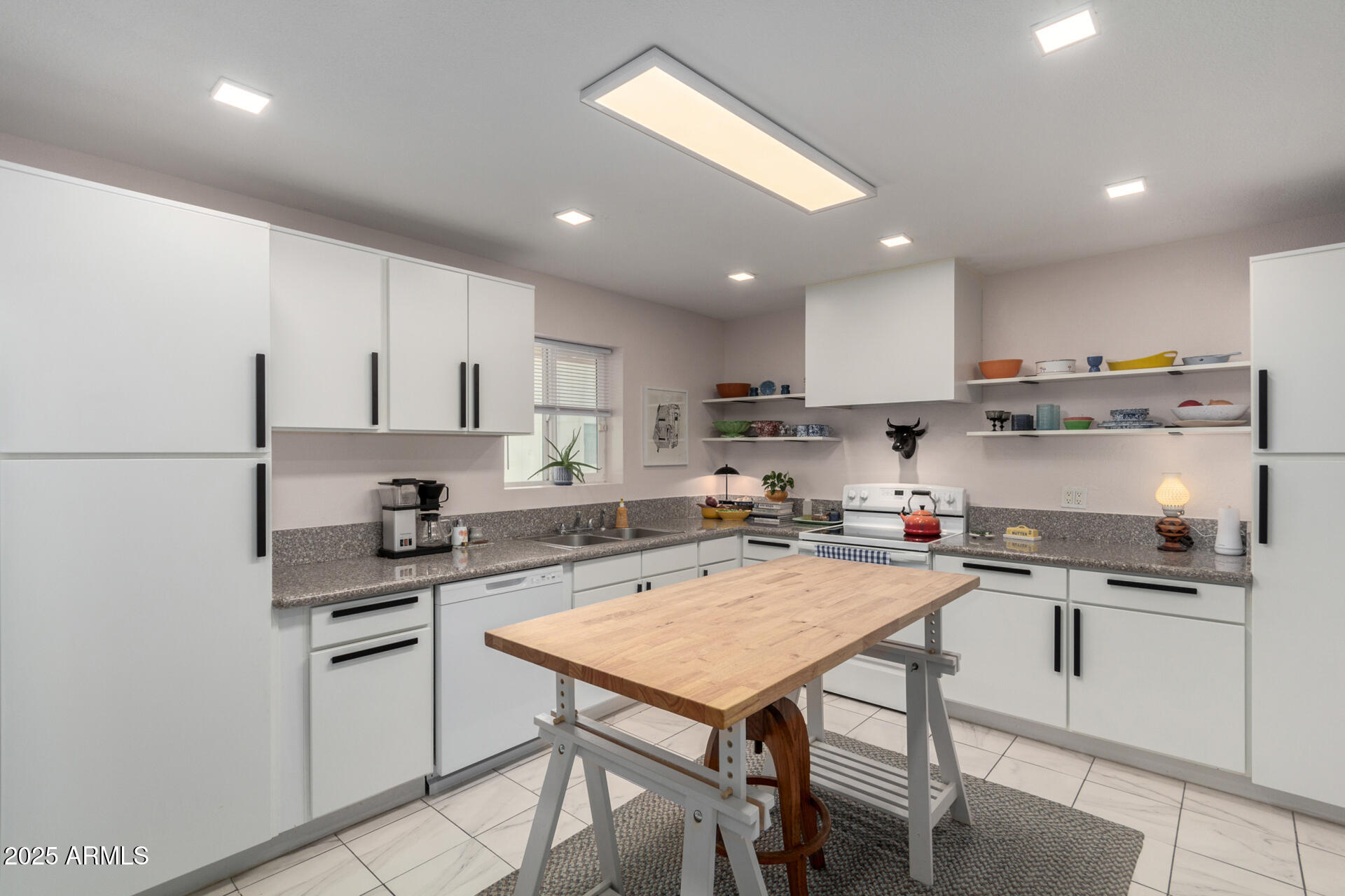 830 N LOS OLIVOS Drive