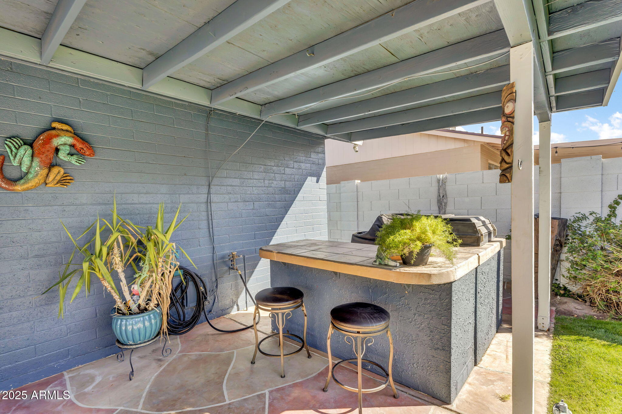 2505 E HAMPTON Avenue