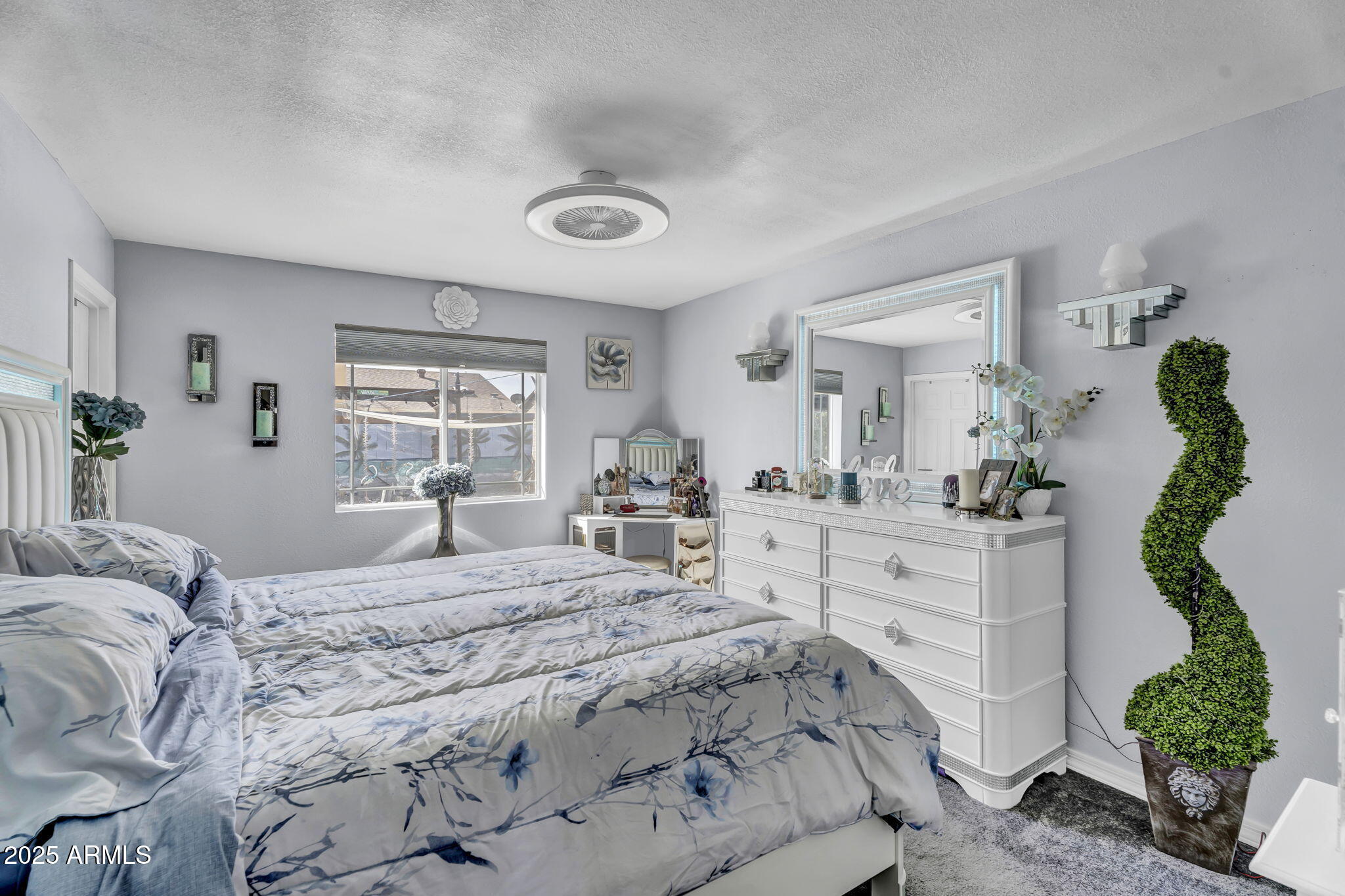 2505 E HAMPTON Avenue