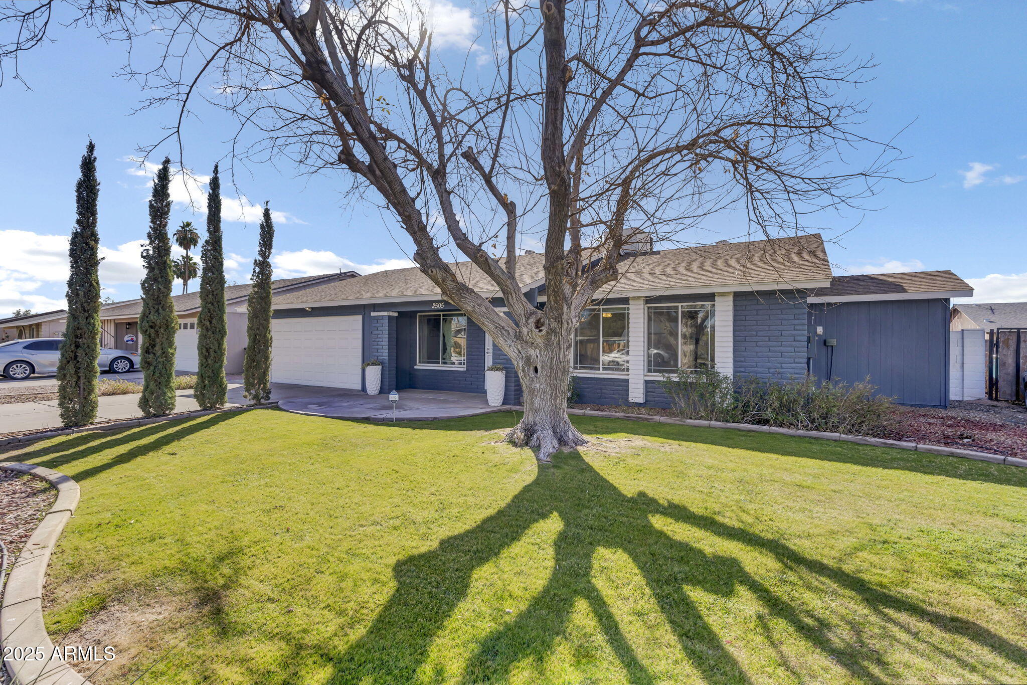 2505 E HAMPTON Avenue