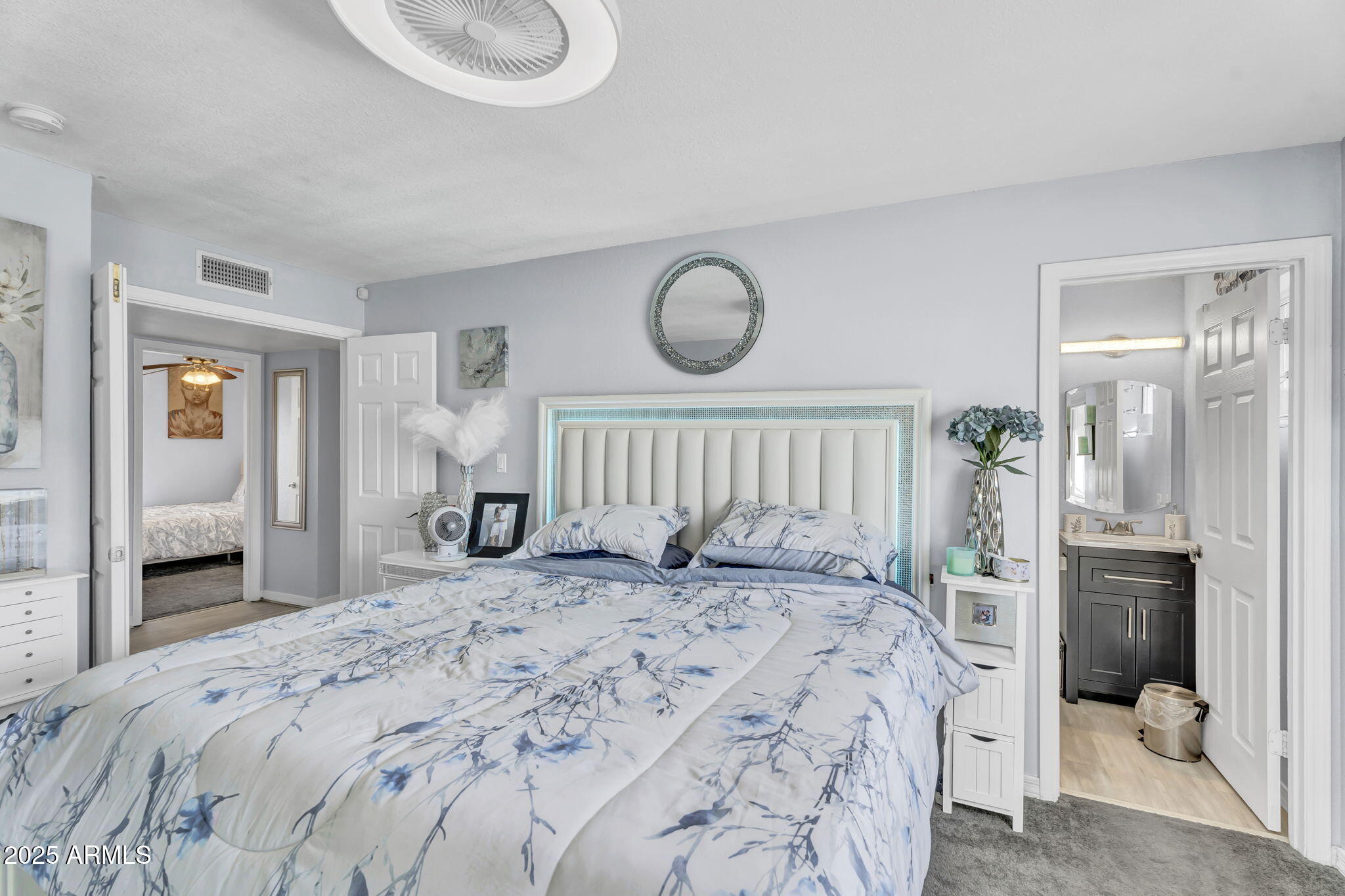 2505 E HAMPTON Avenue