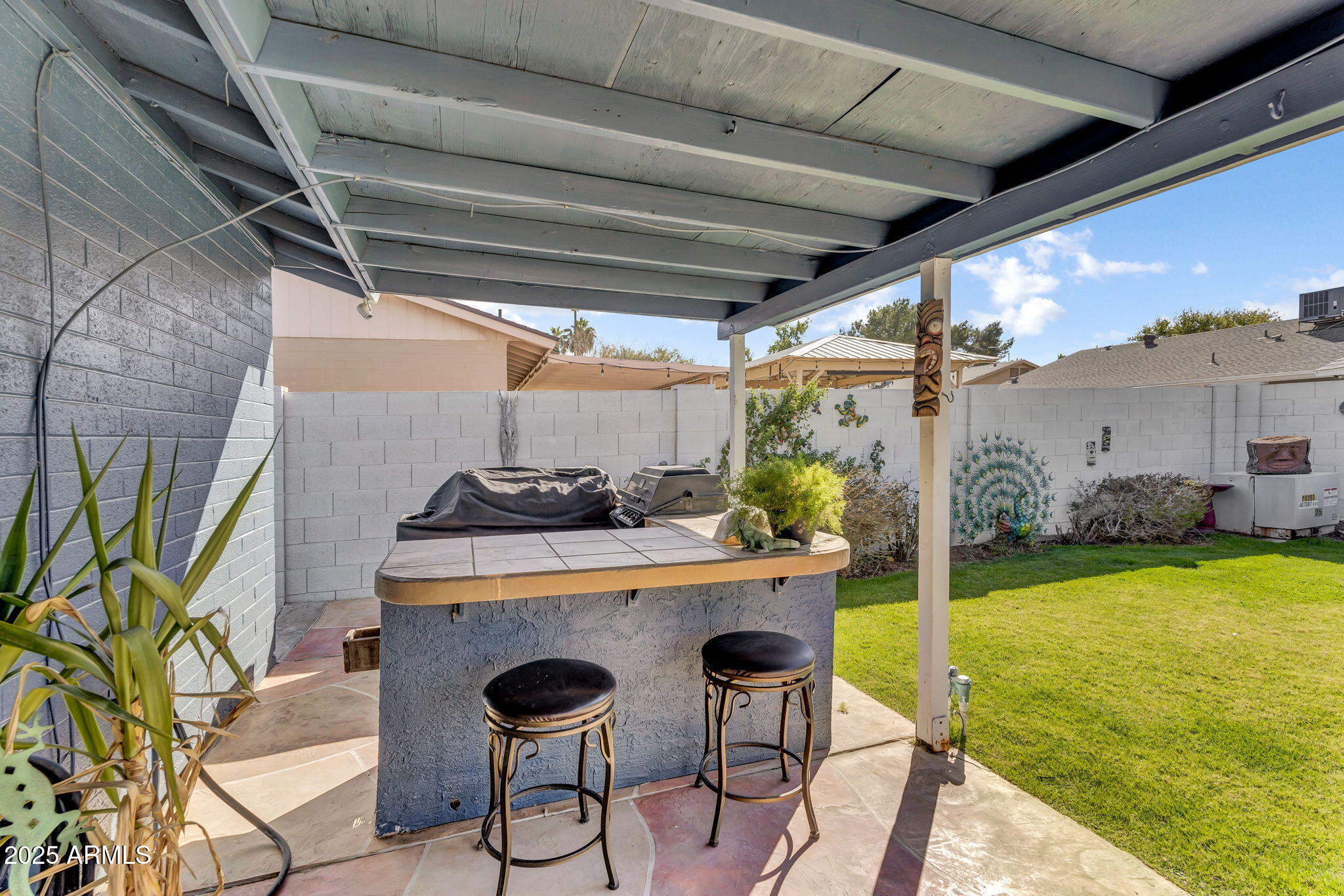 2505 E HAMPTON Avenue