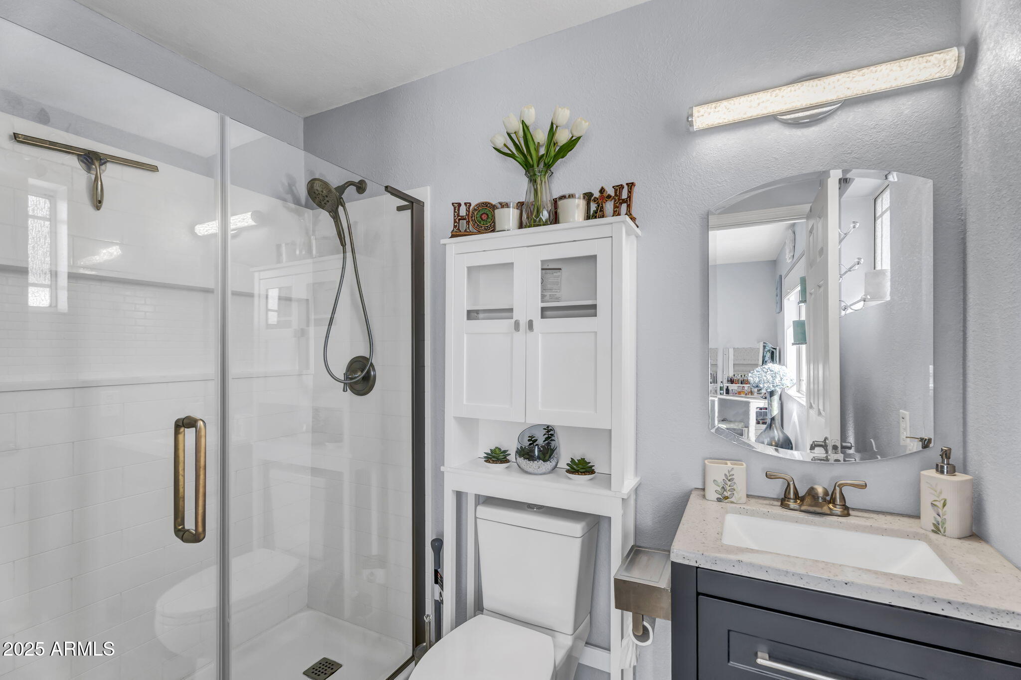 2505 E HAMPTON Avenue