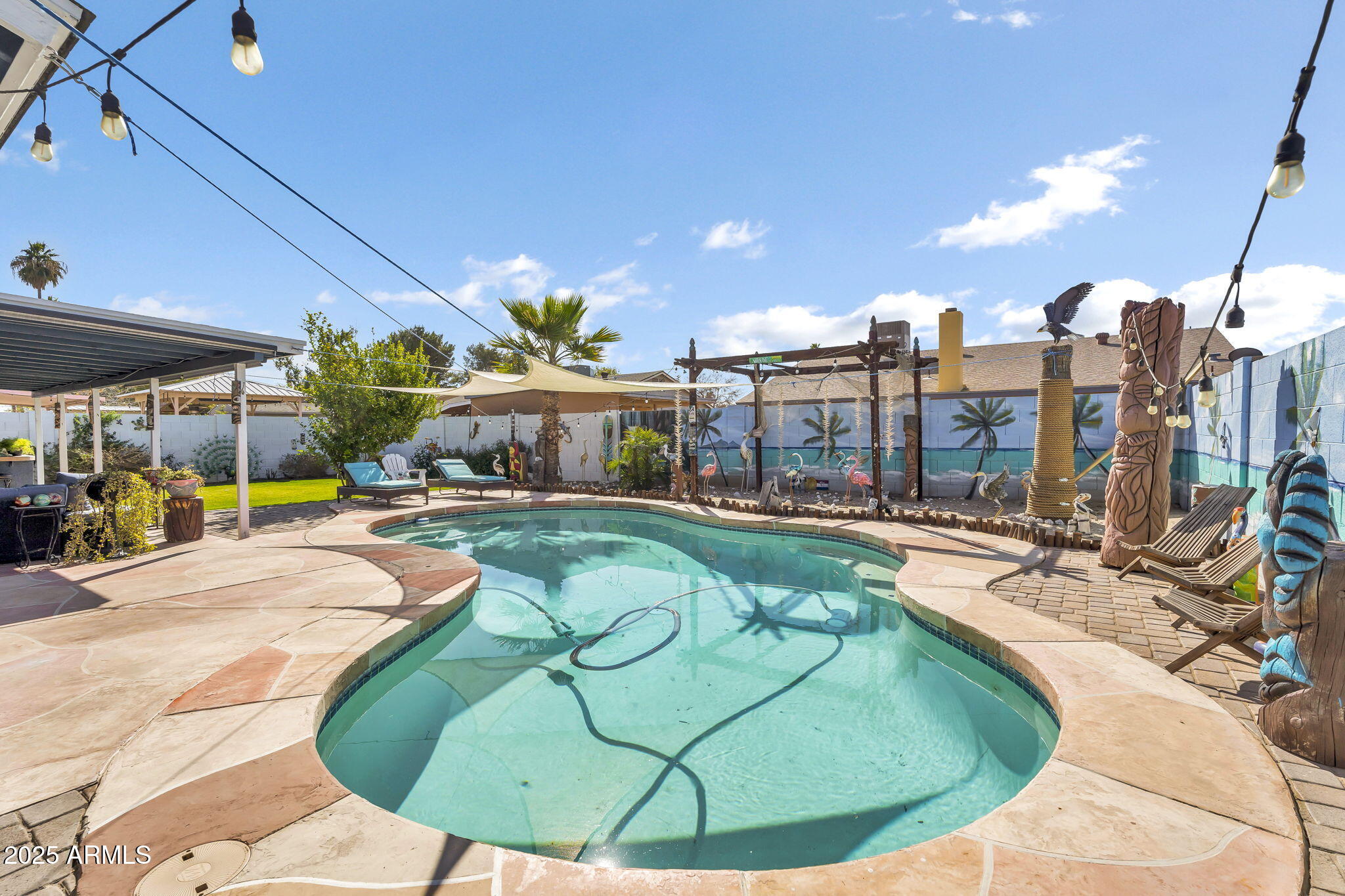 2505 E HAMPTON Avenue