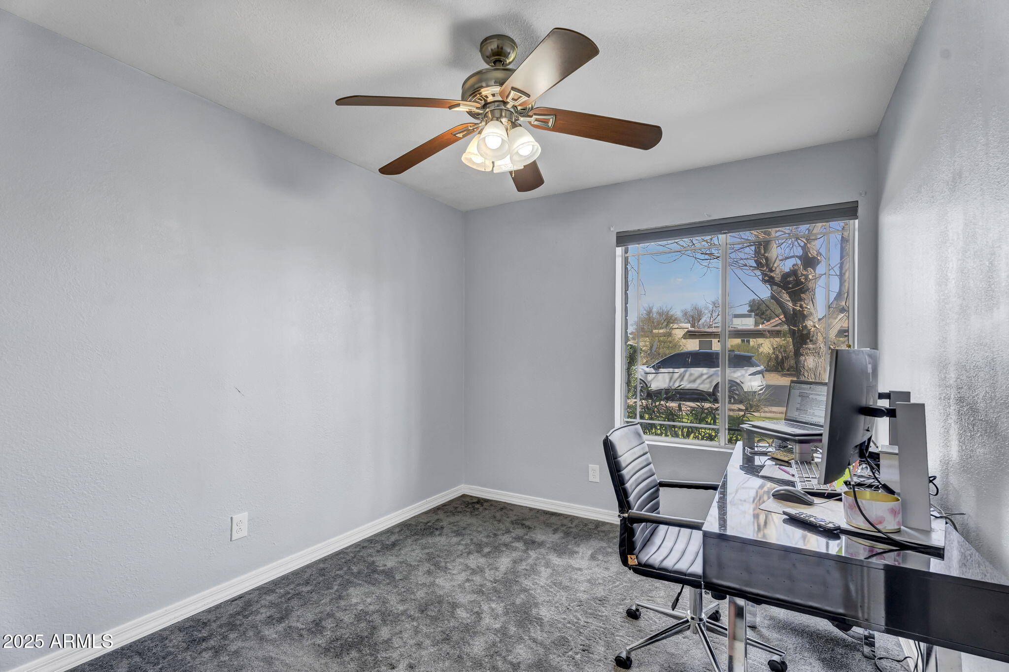 2505 E HAMPTON Avenue