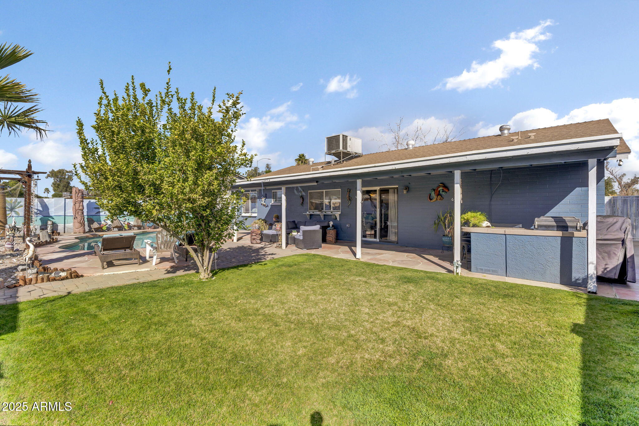 2505 E HAMPTON Avenue