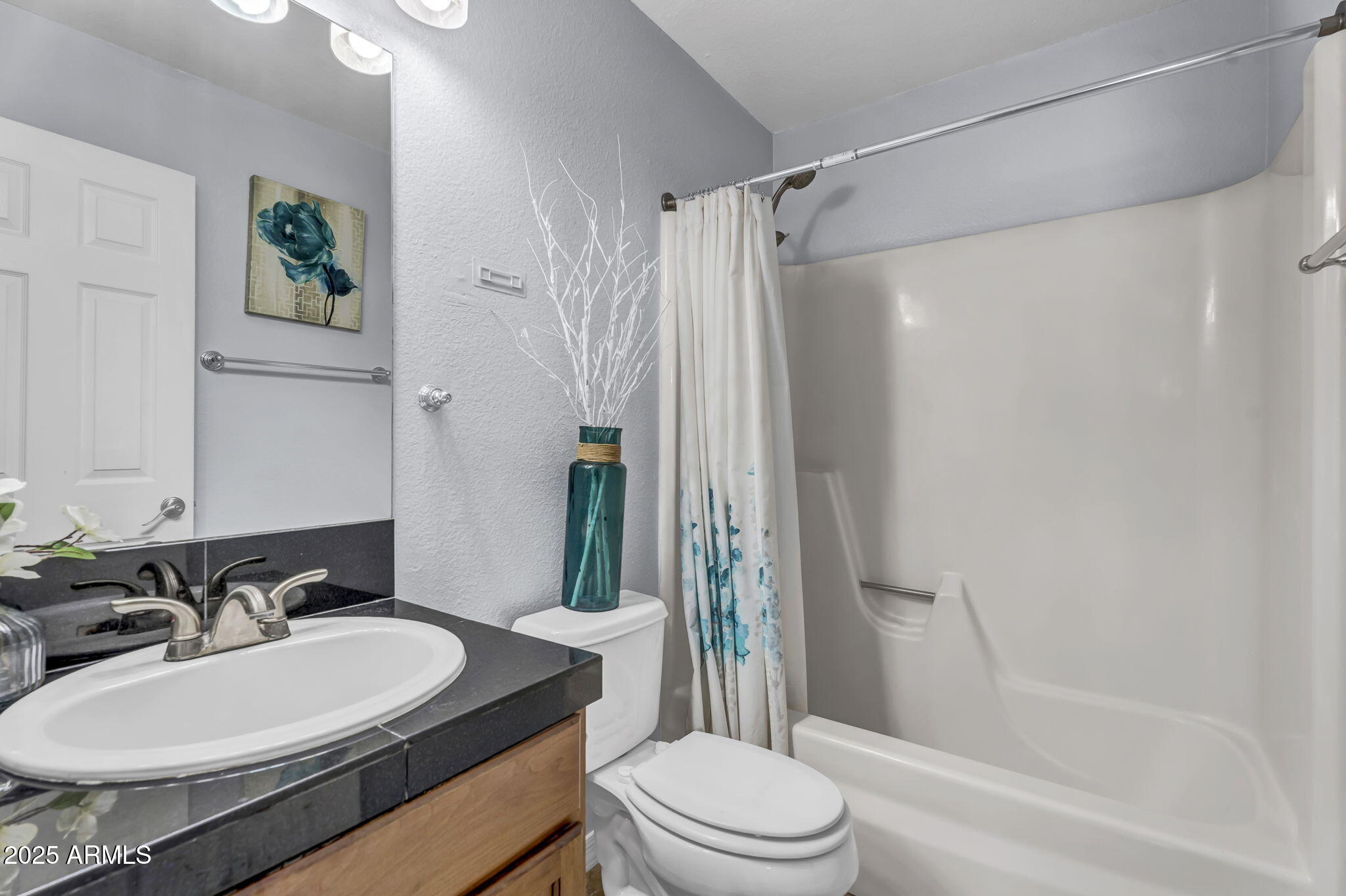 2505 E HAMPTON Avenue