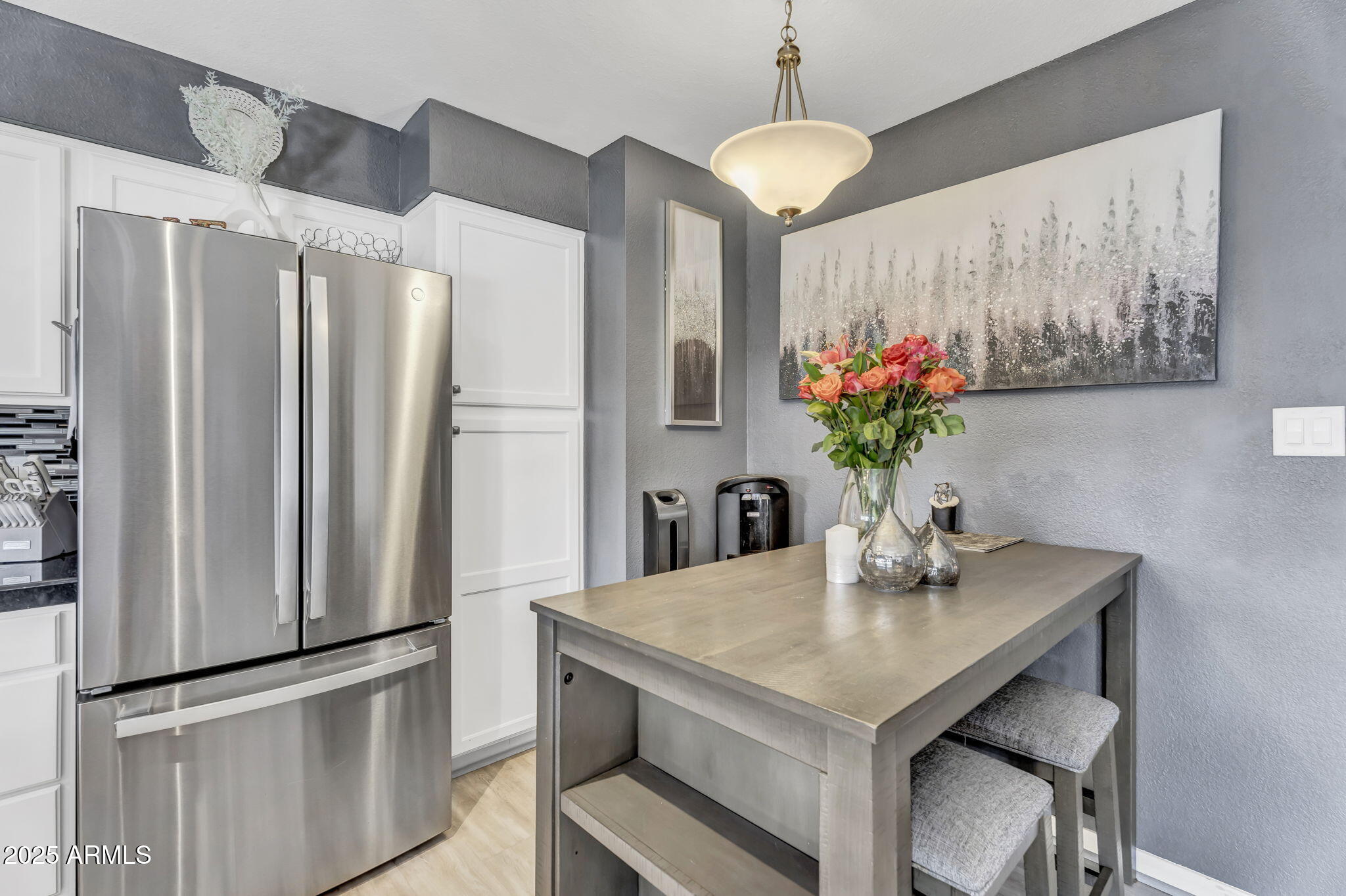 2505 E HAMPTON Avenue