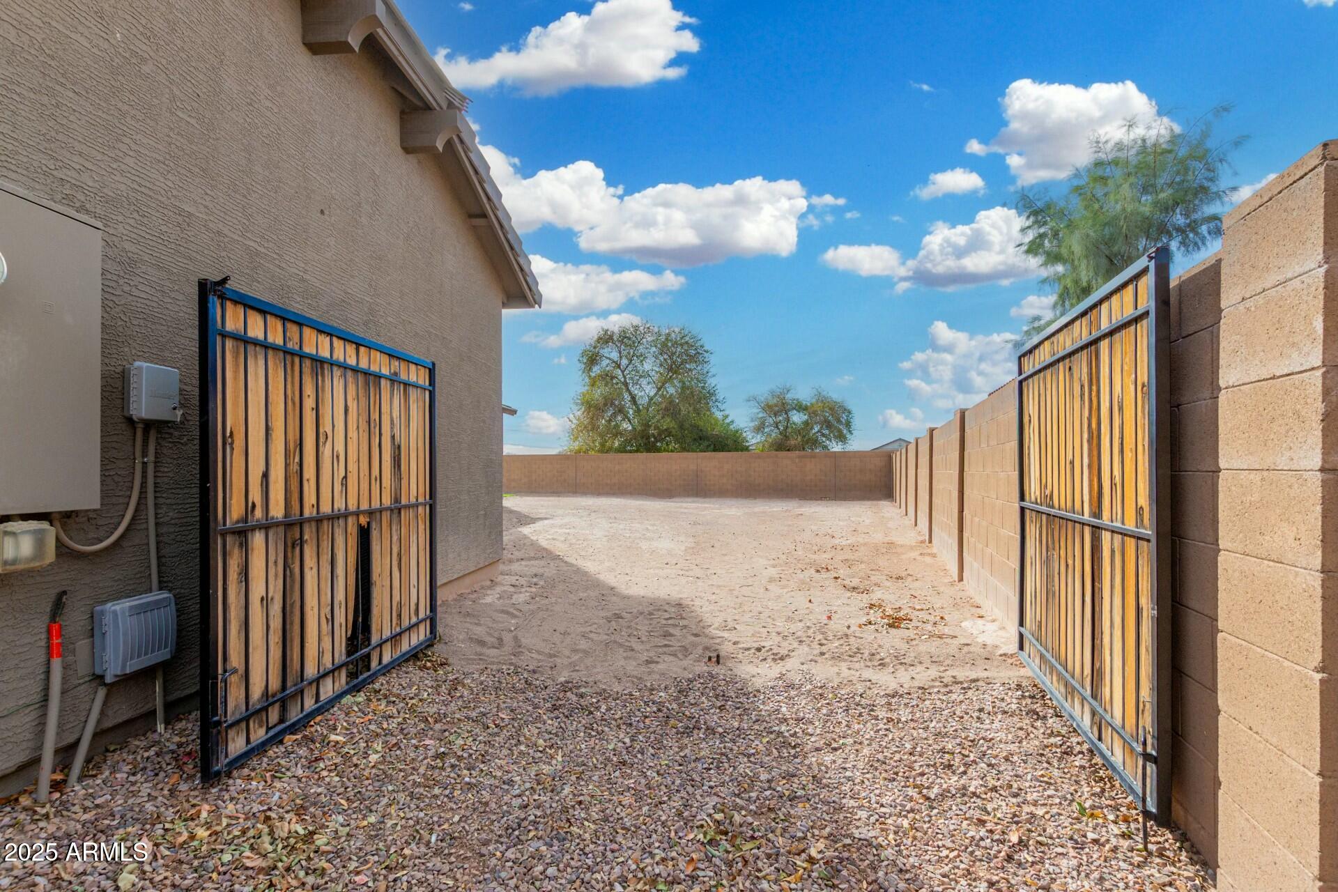 24032 N ROOSTER Road