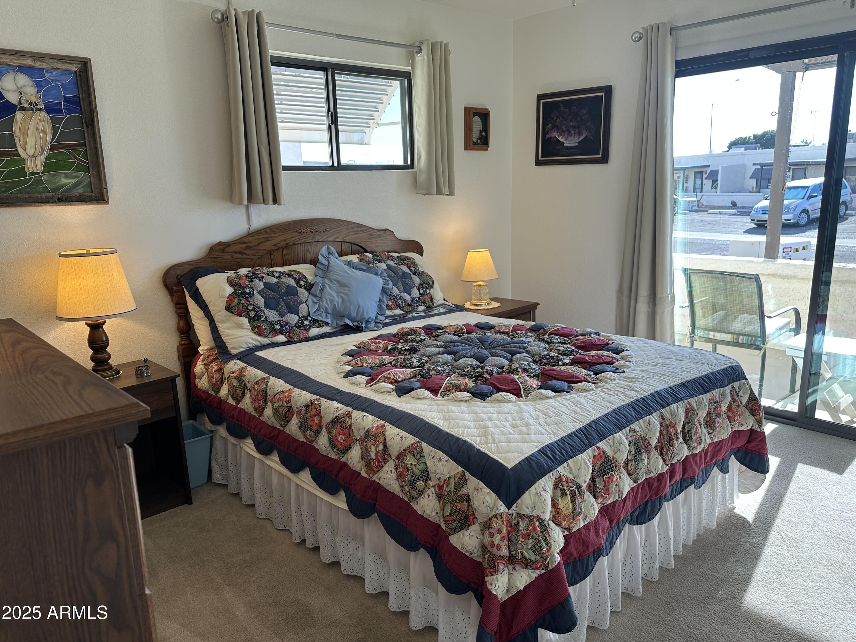 925 E LANCASTER Circle