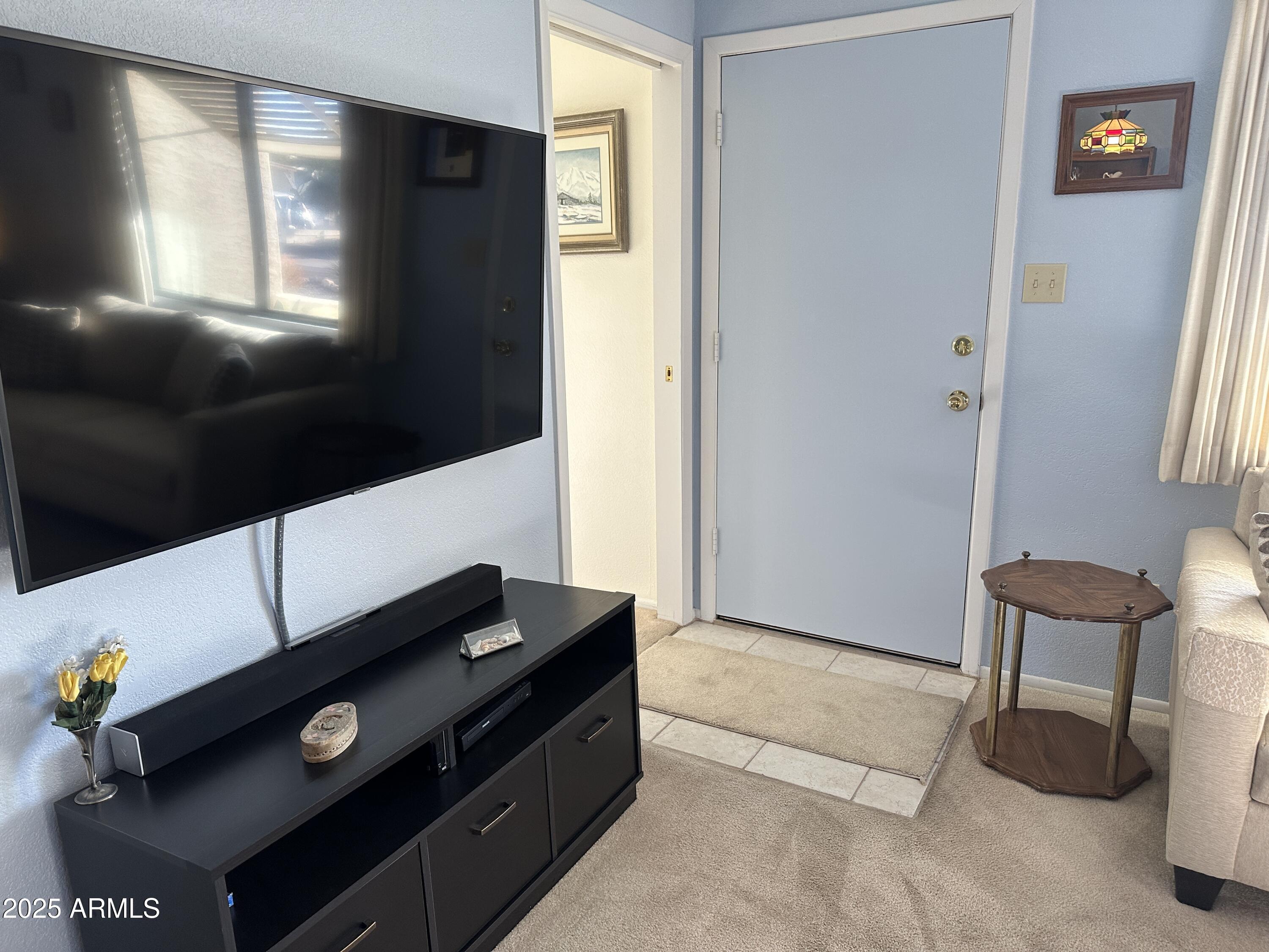 925 E LANCASTER Circle