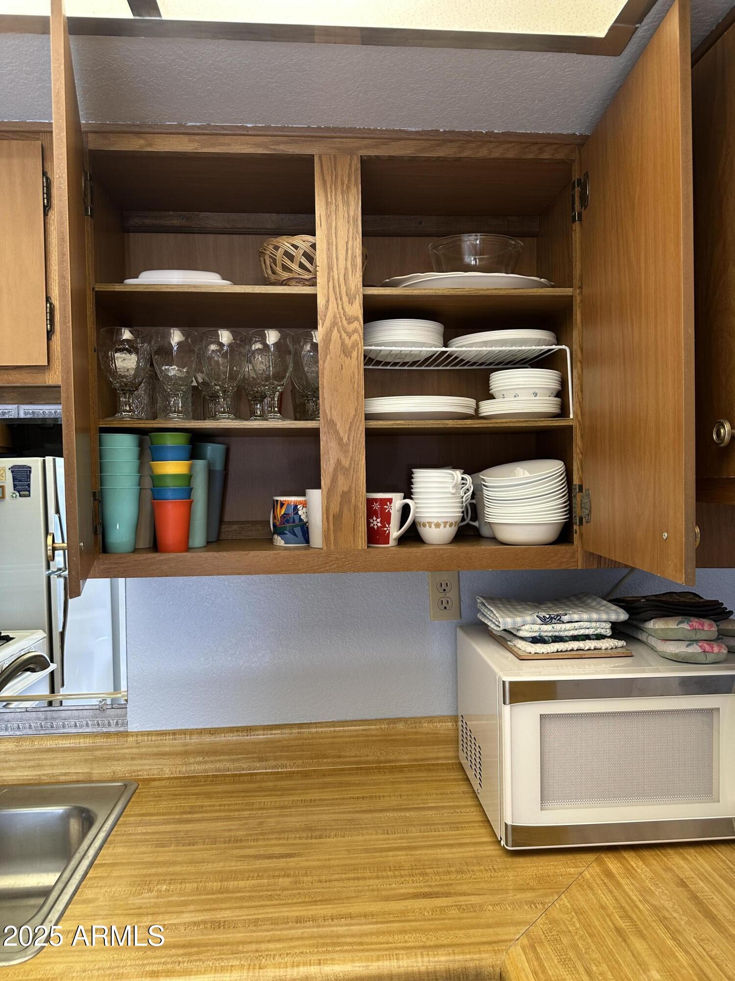 925 E LANCASTER Circle