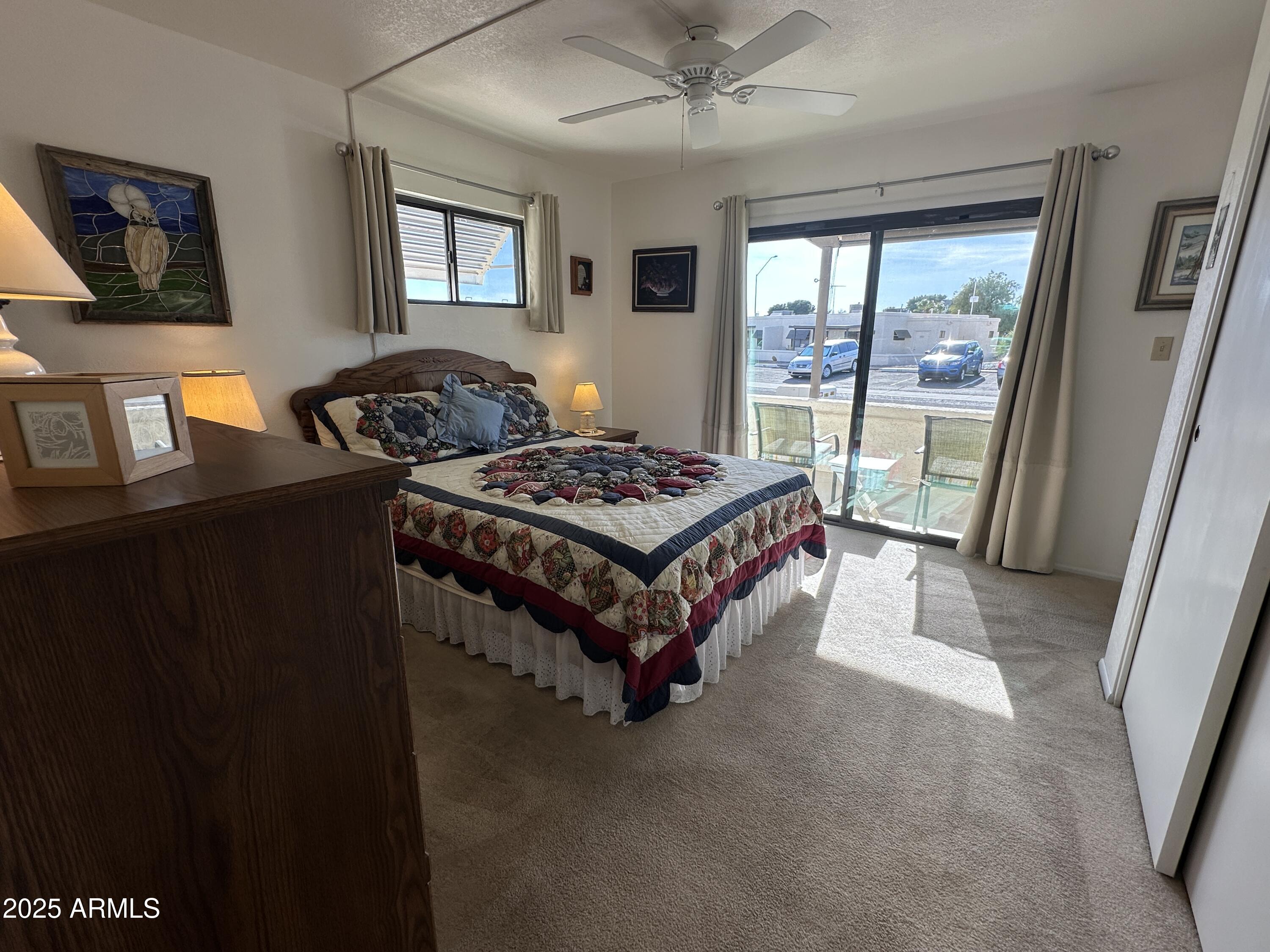 925 E LANCASTER Circle