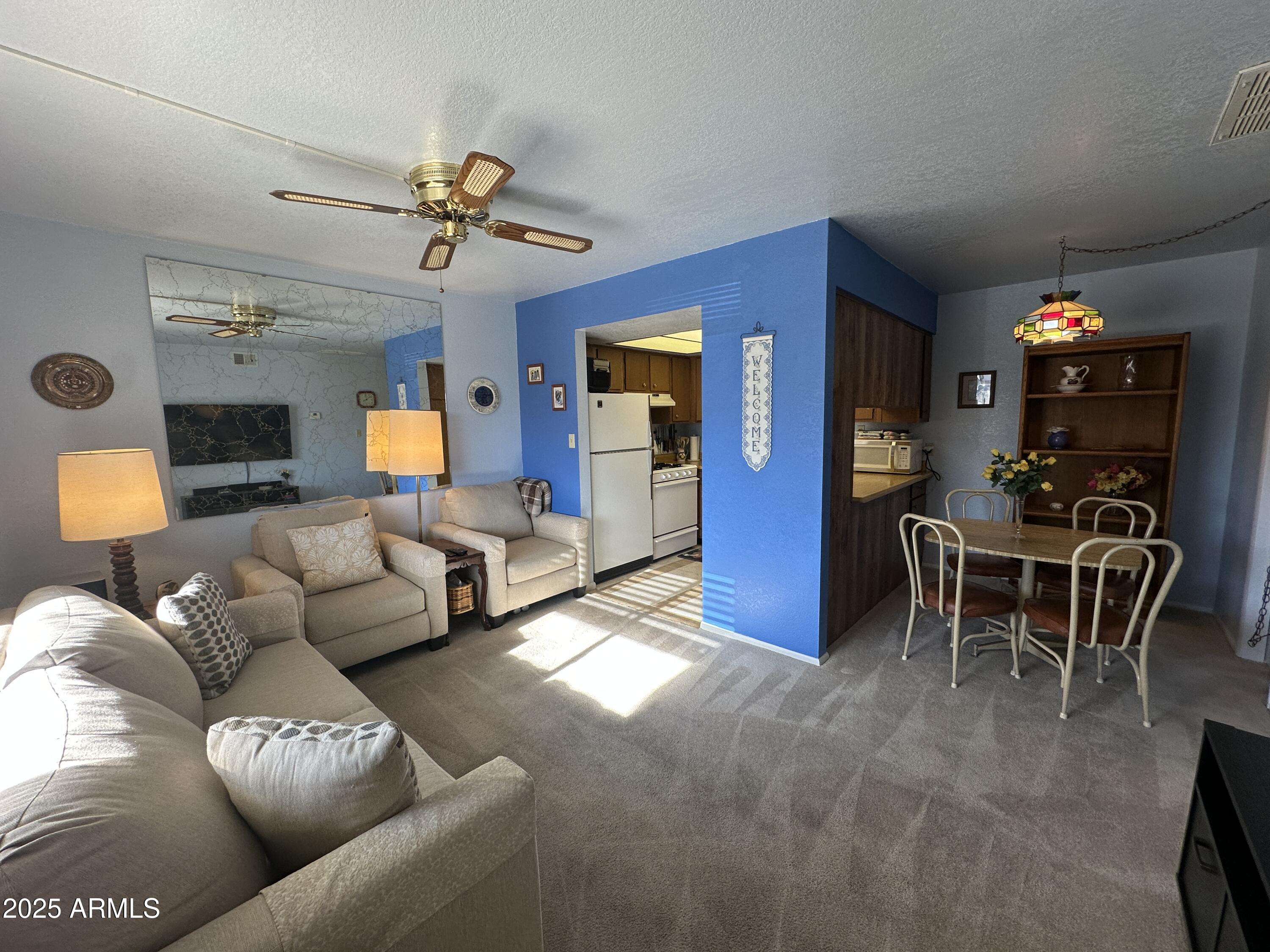 925 E LANCASTER Circle