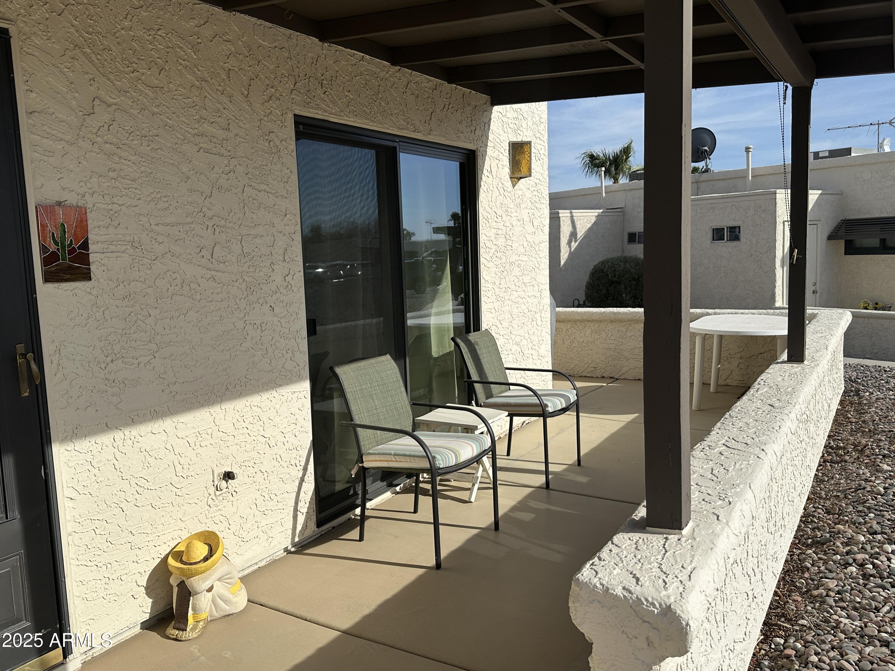 925 E LANCASTER Circle