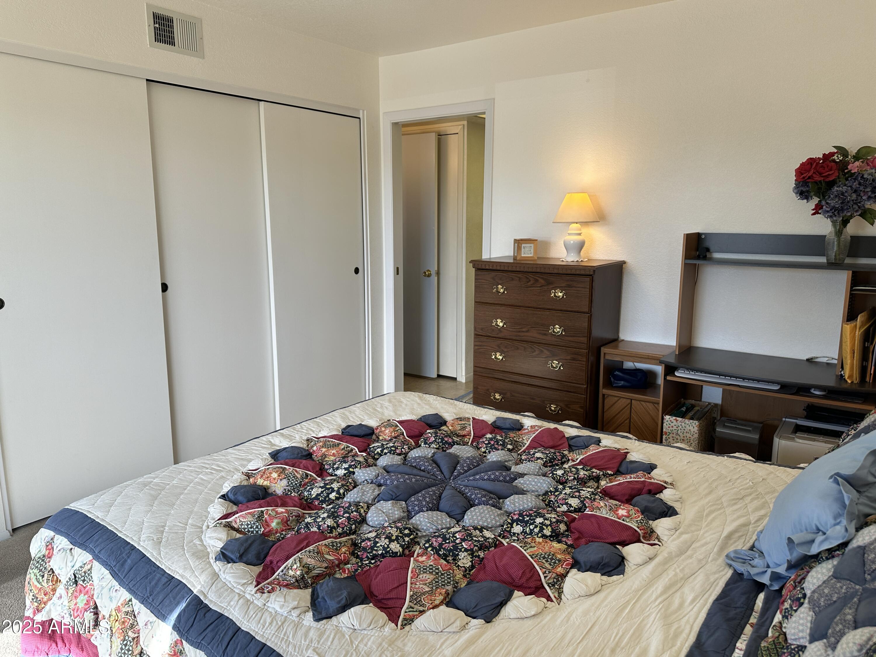 925 E LANCASTER Circle