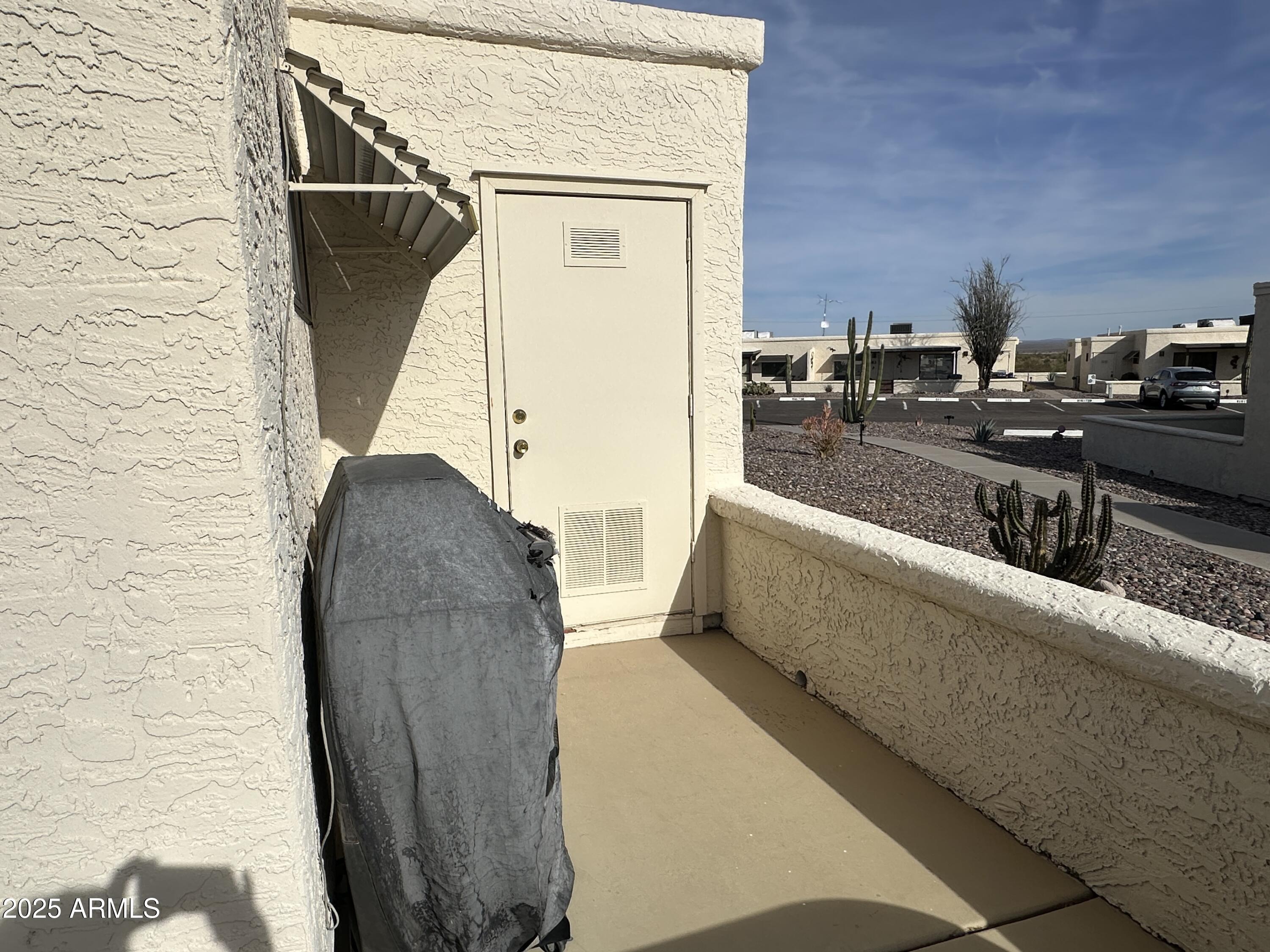 925 E LANCASTER Circle