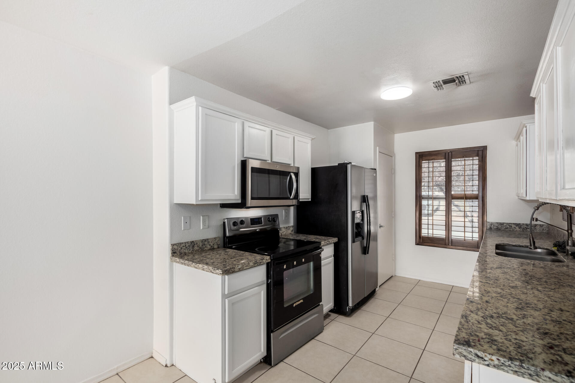 6313 W PIONEER Street