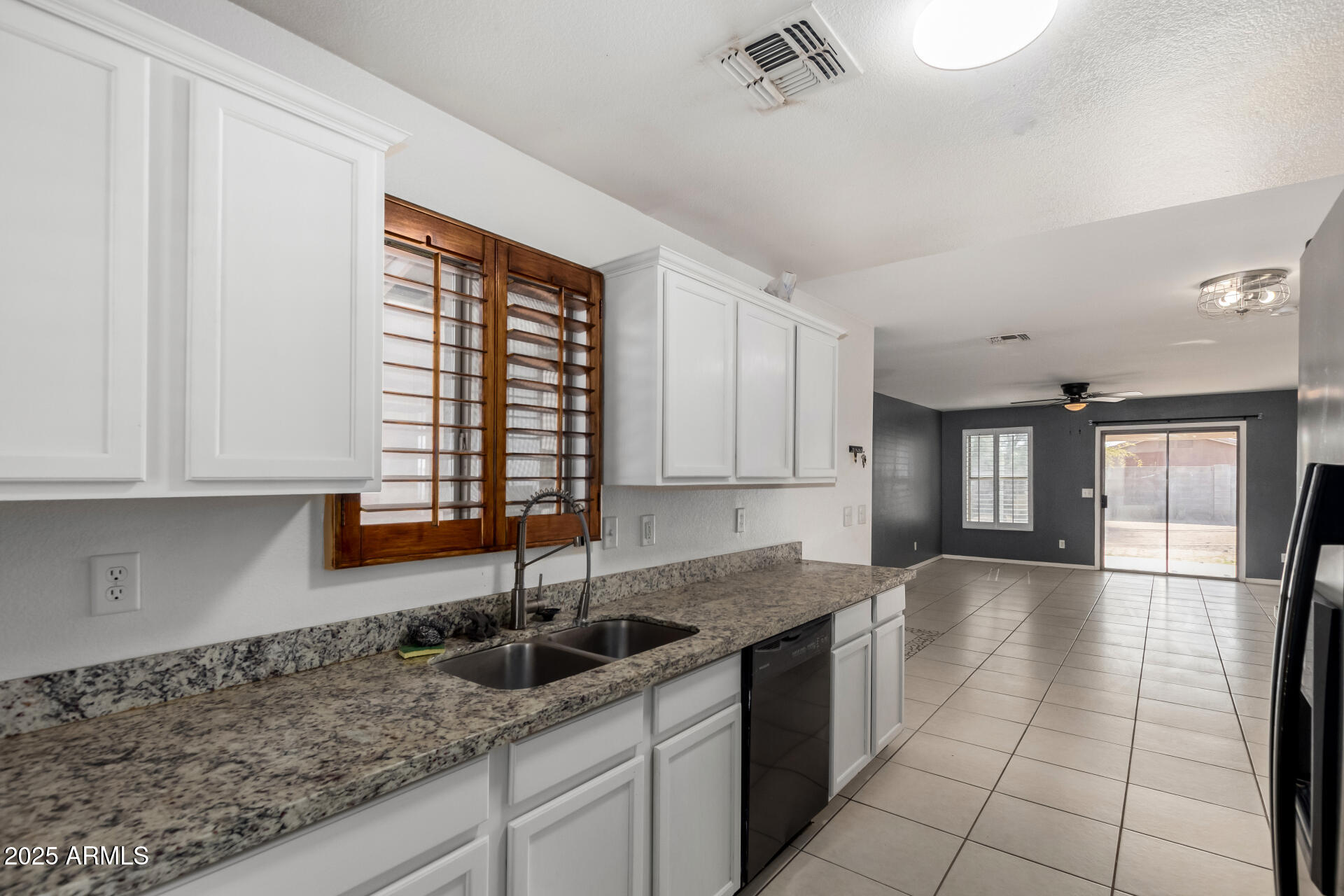 6313 W PIONEER Street