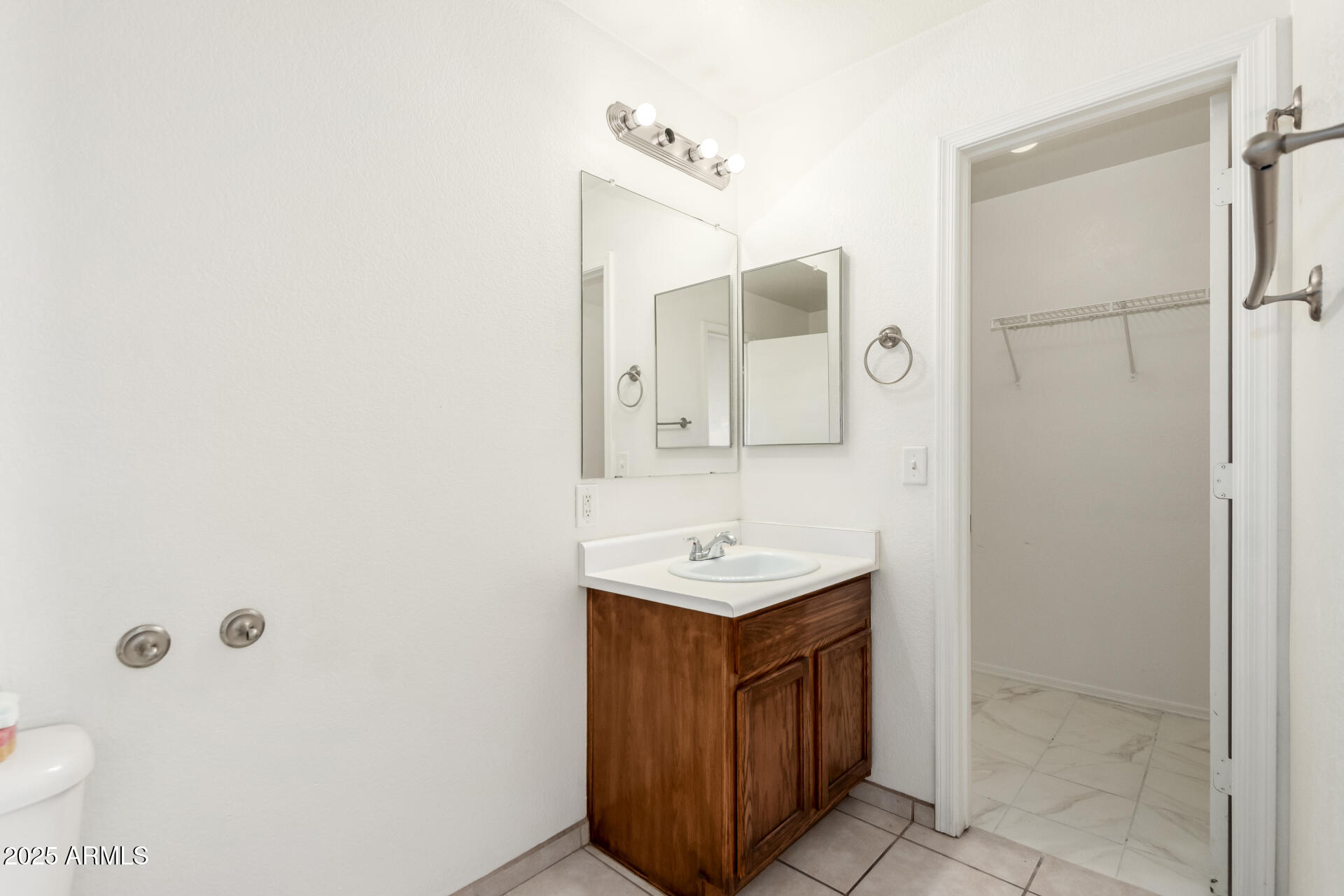 6313 W PIONEER Street