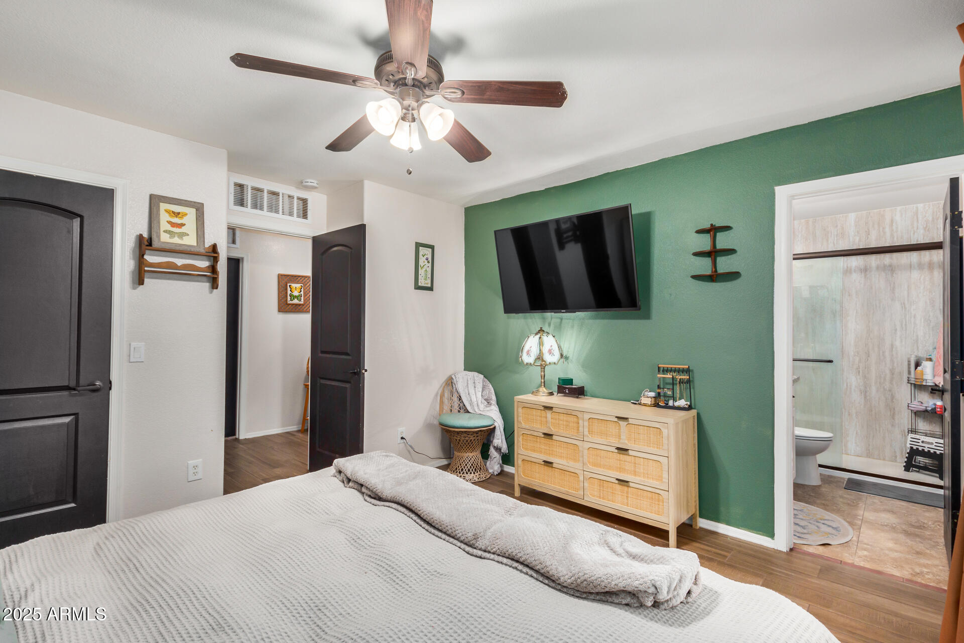 1345 W DIAMOND Avenue