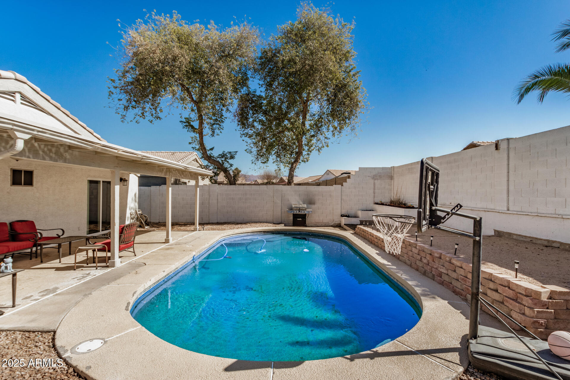 1345 W DIAMOND Avenue