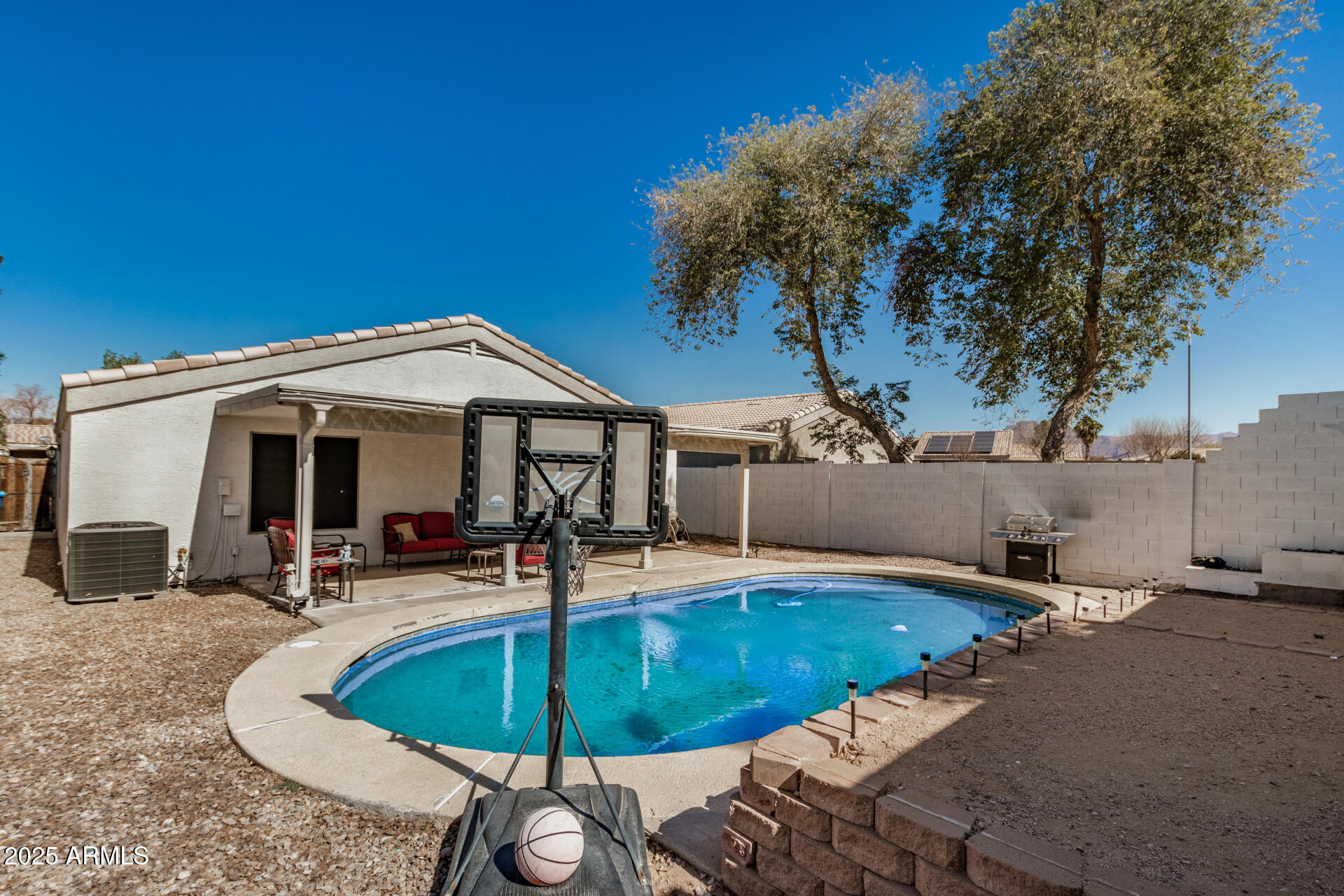 1345 W DIAMOND Avenue