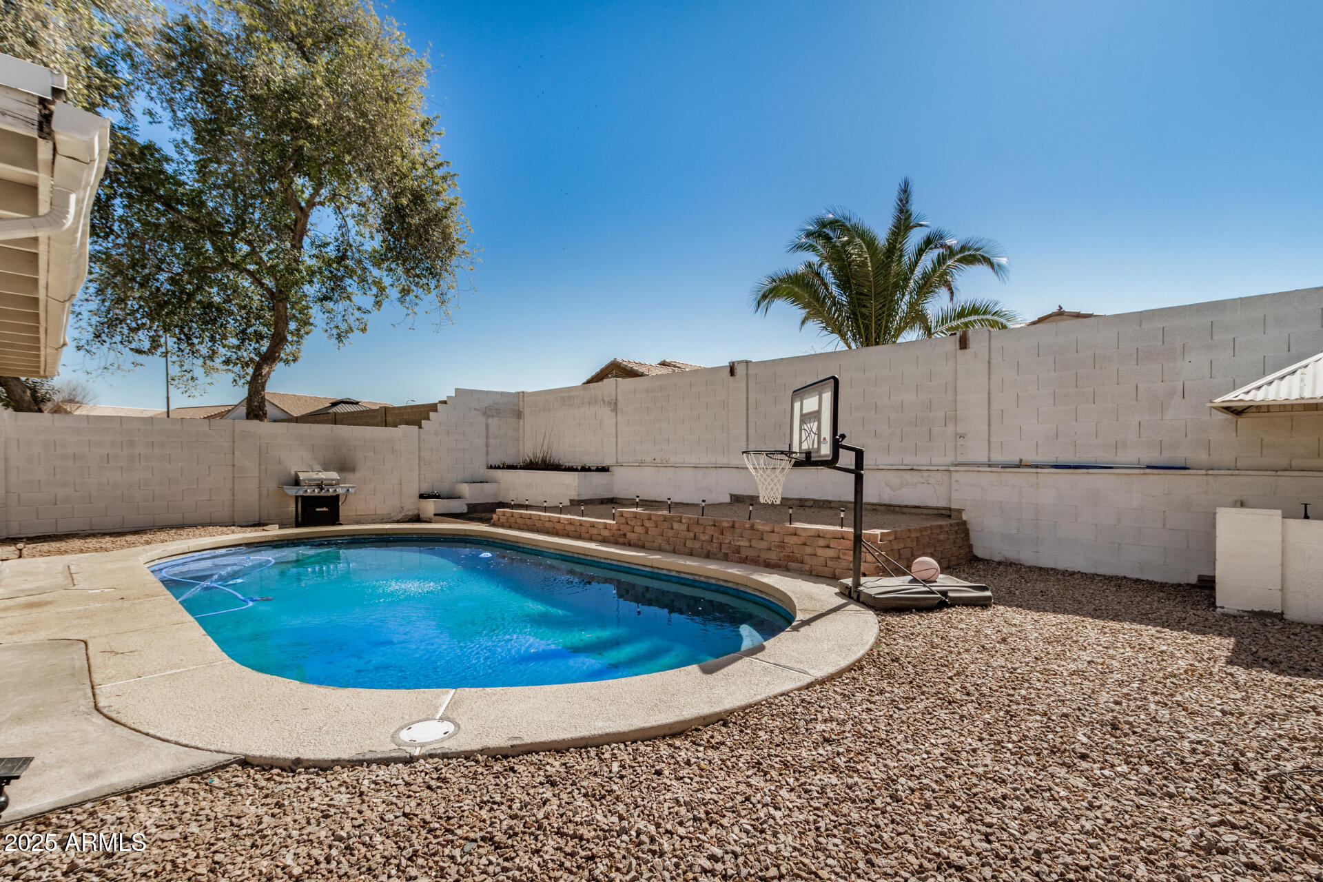 1345 W DIAMOND Avenue