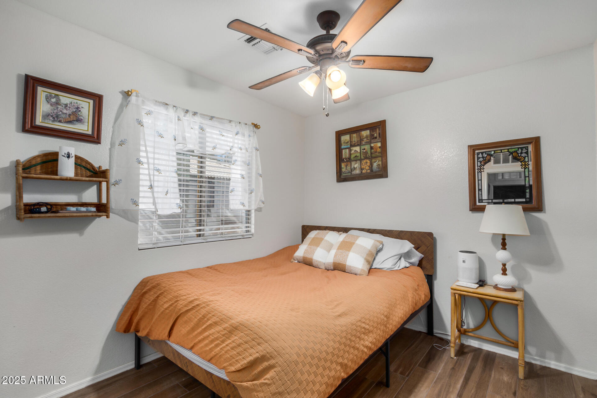 1345 W DIAMOND Avenue