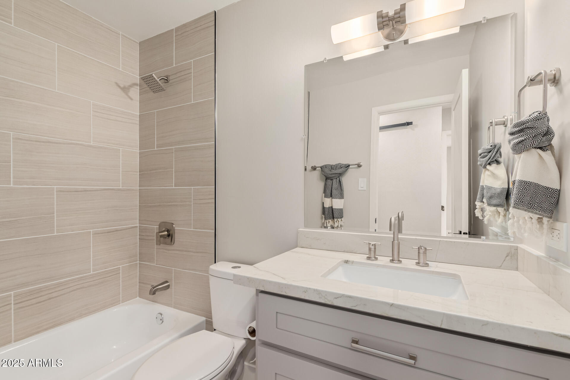 6926 E MORELAND Street