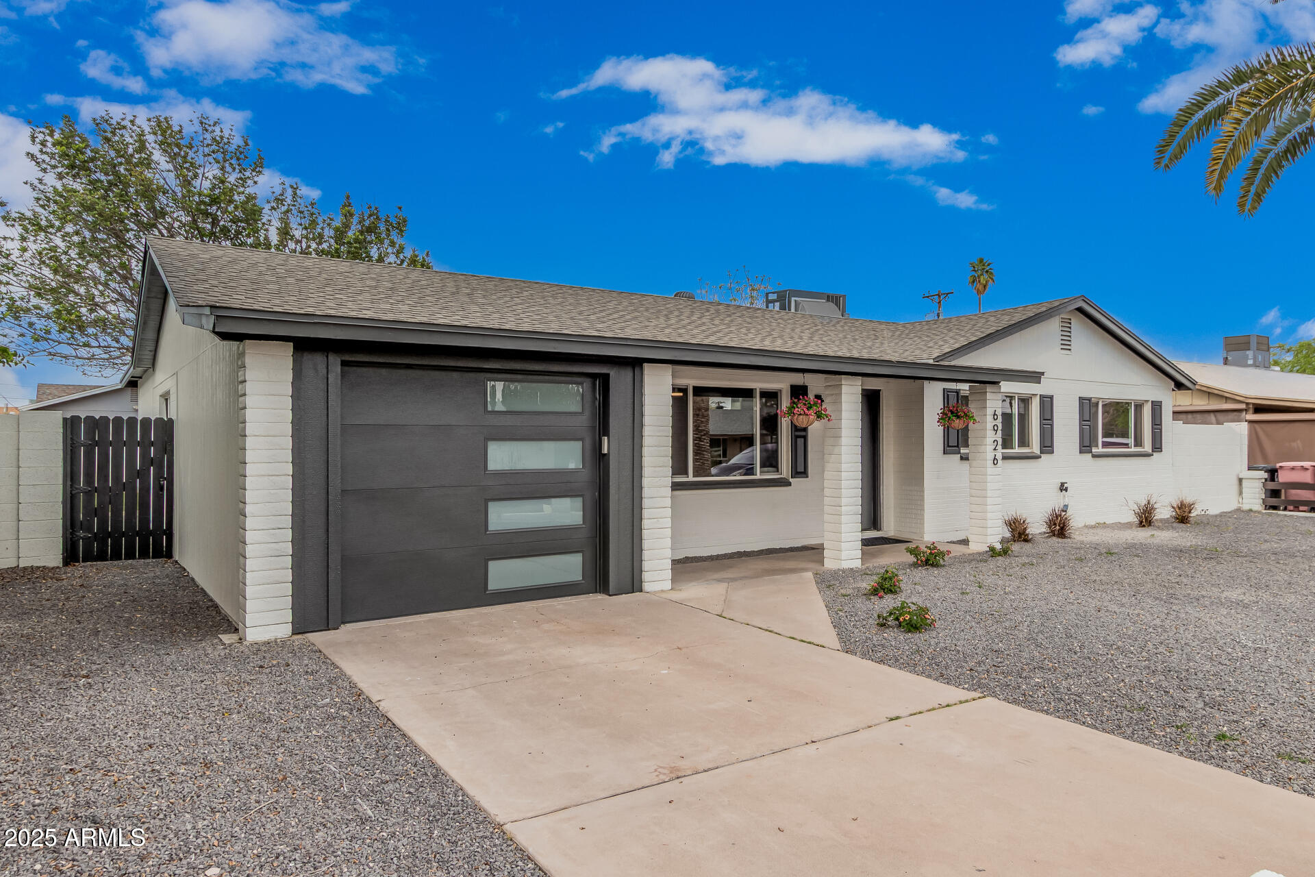 6926 E MORELAND Street