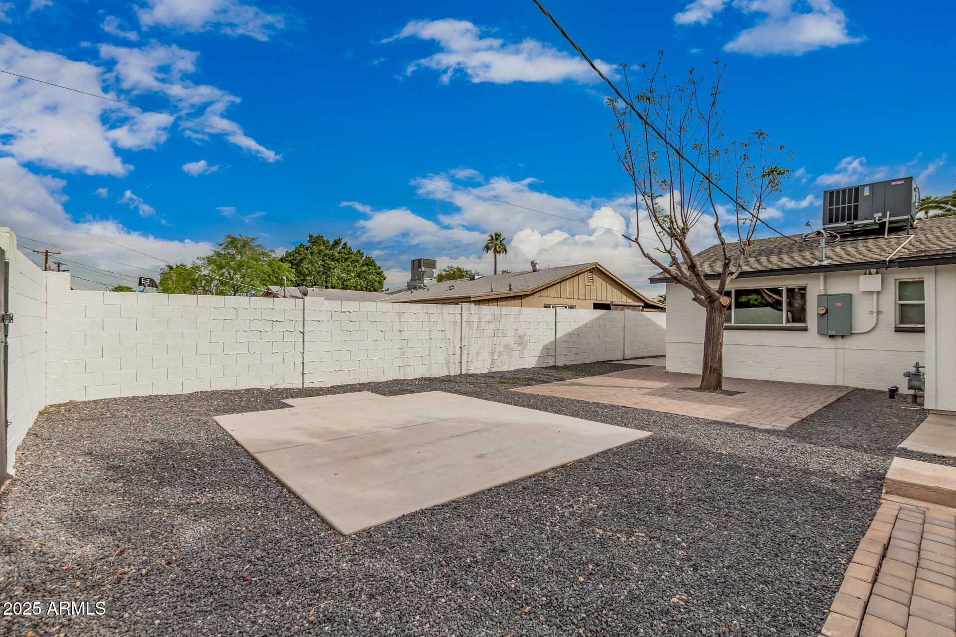 6926 E MORELAND Street