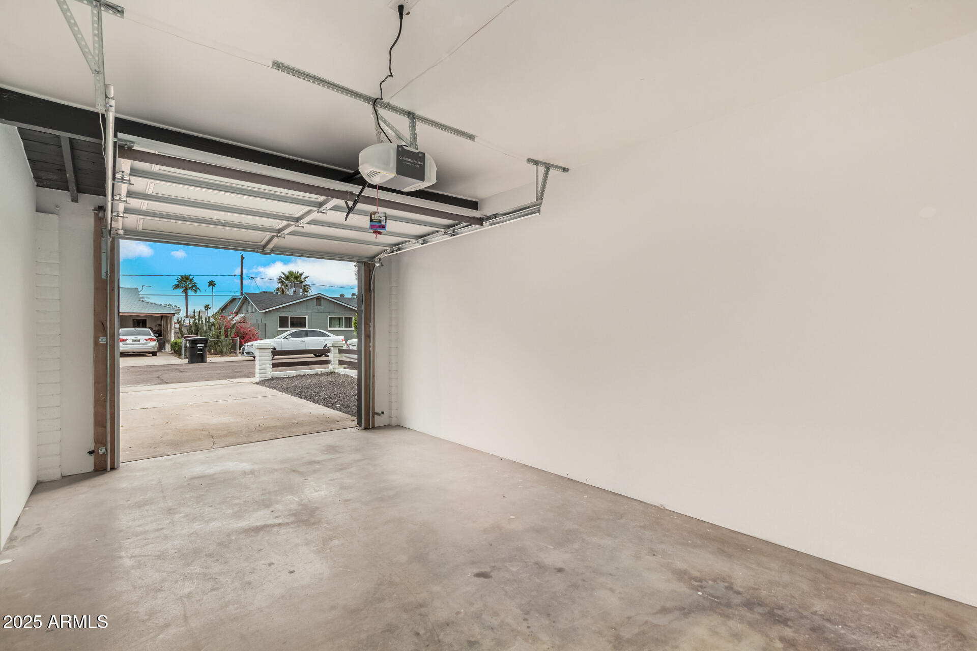 6926 E MORELAND Street