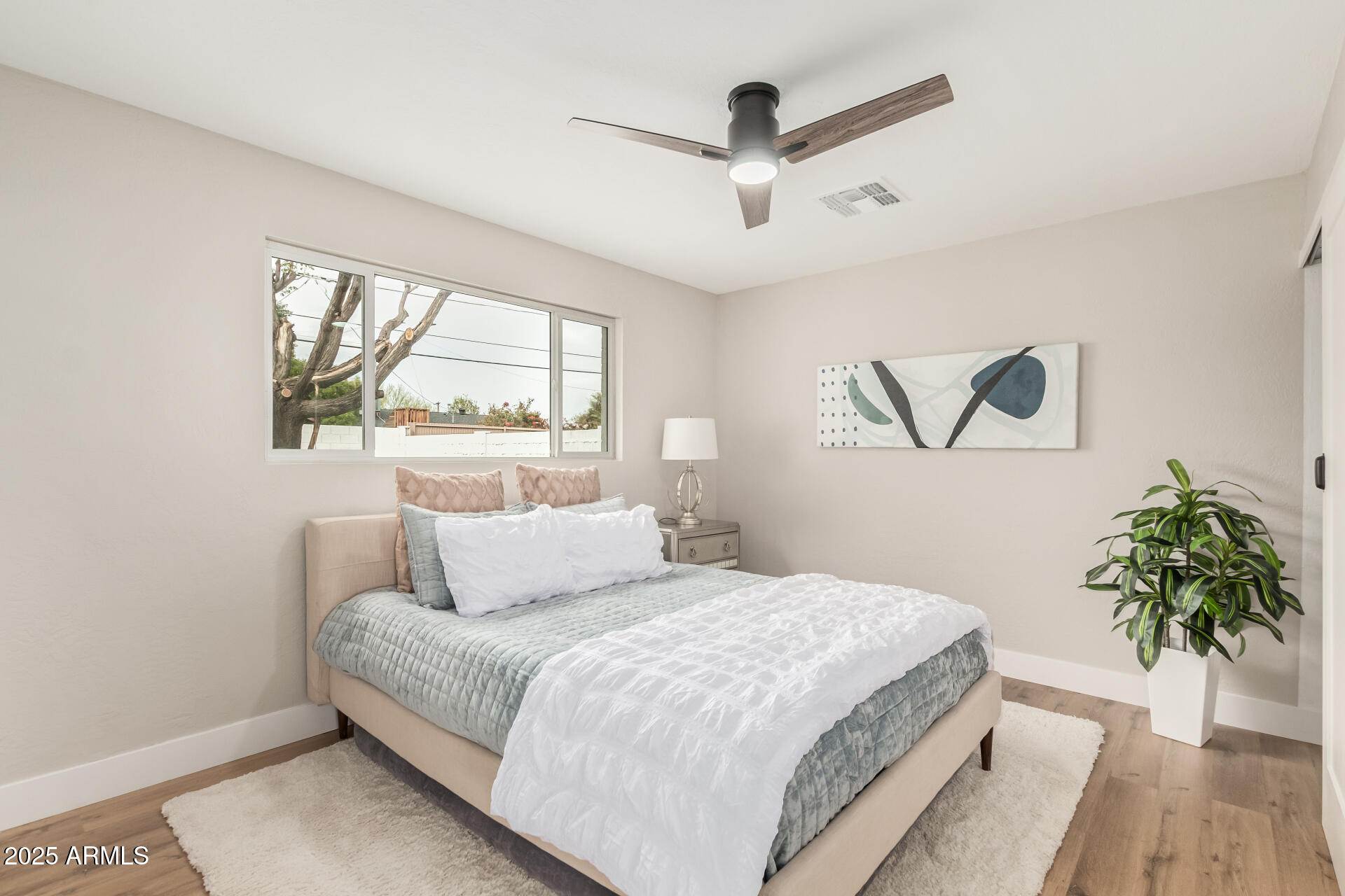 6926 E MORELAND Street