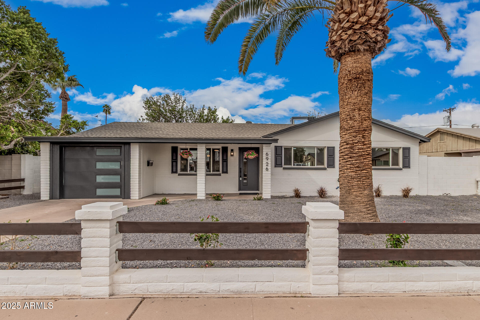 6926 E MORELAND Street