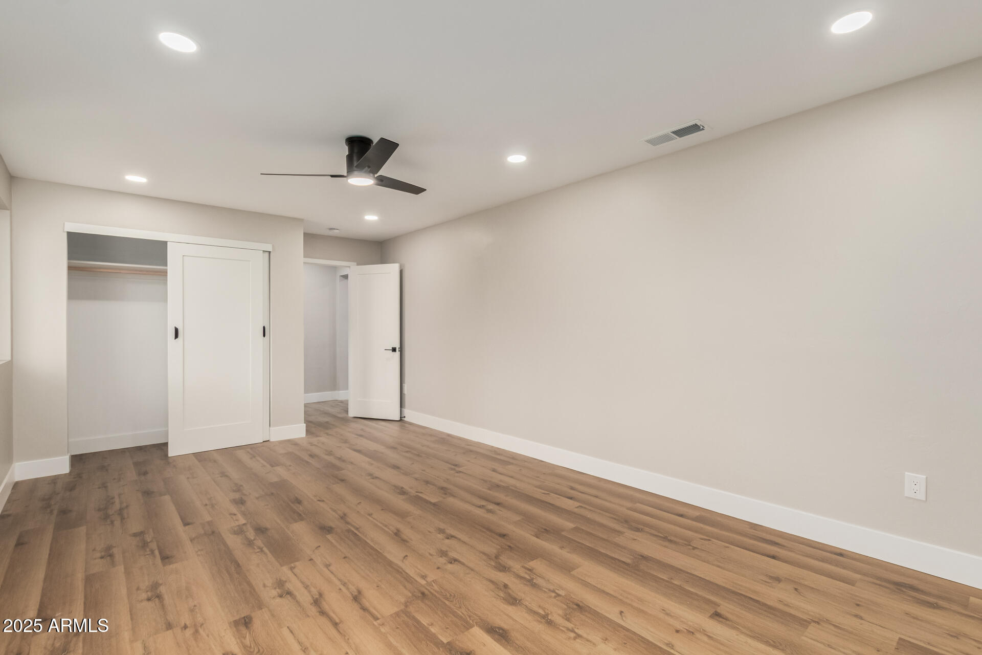 6926 E MORELAND Street