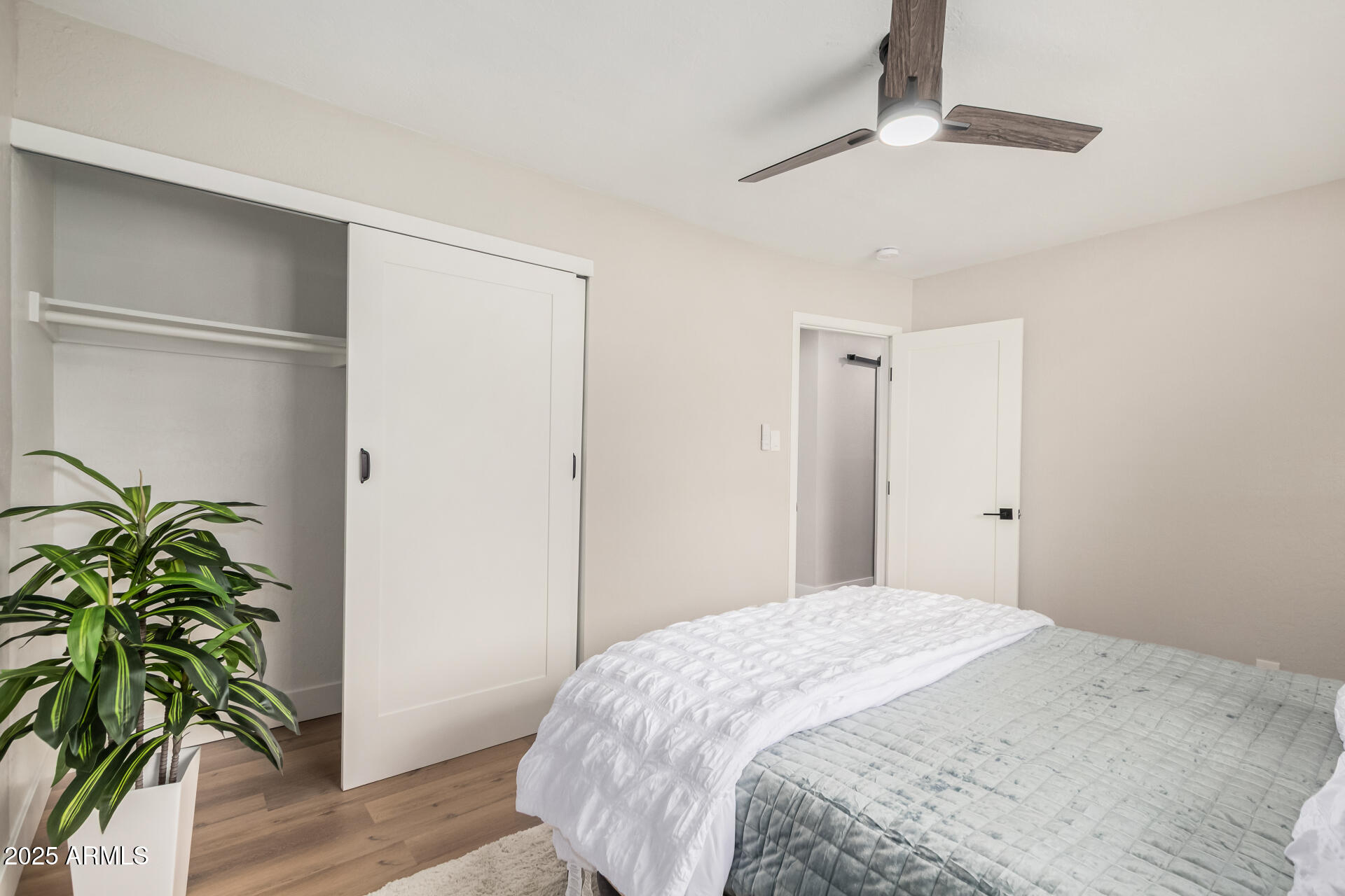 6926 E MORELAND Street