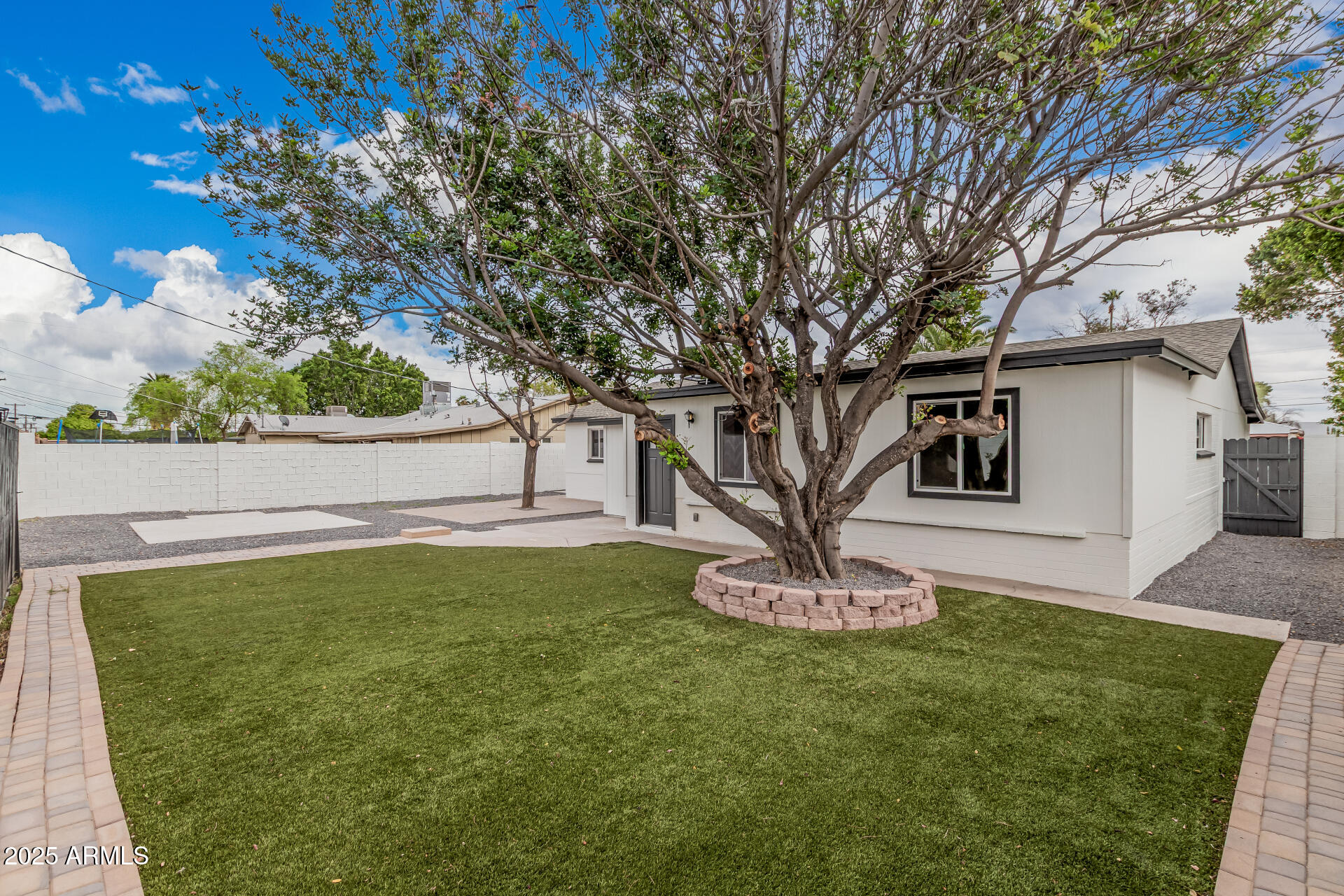 6926 E MORELAND Street