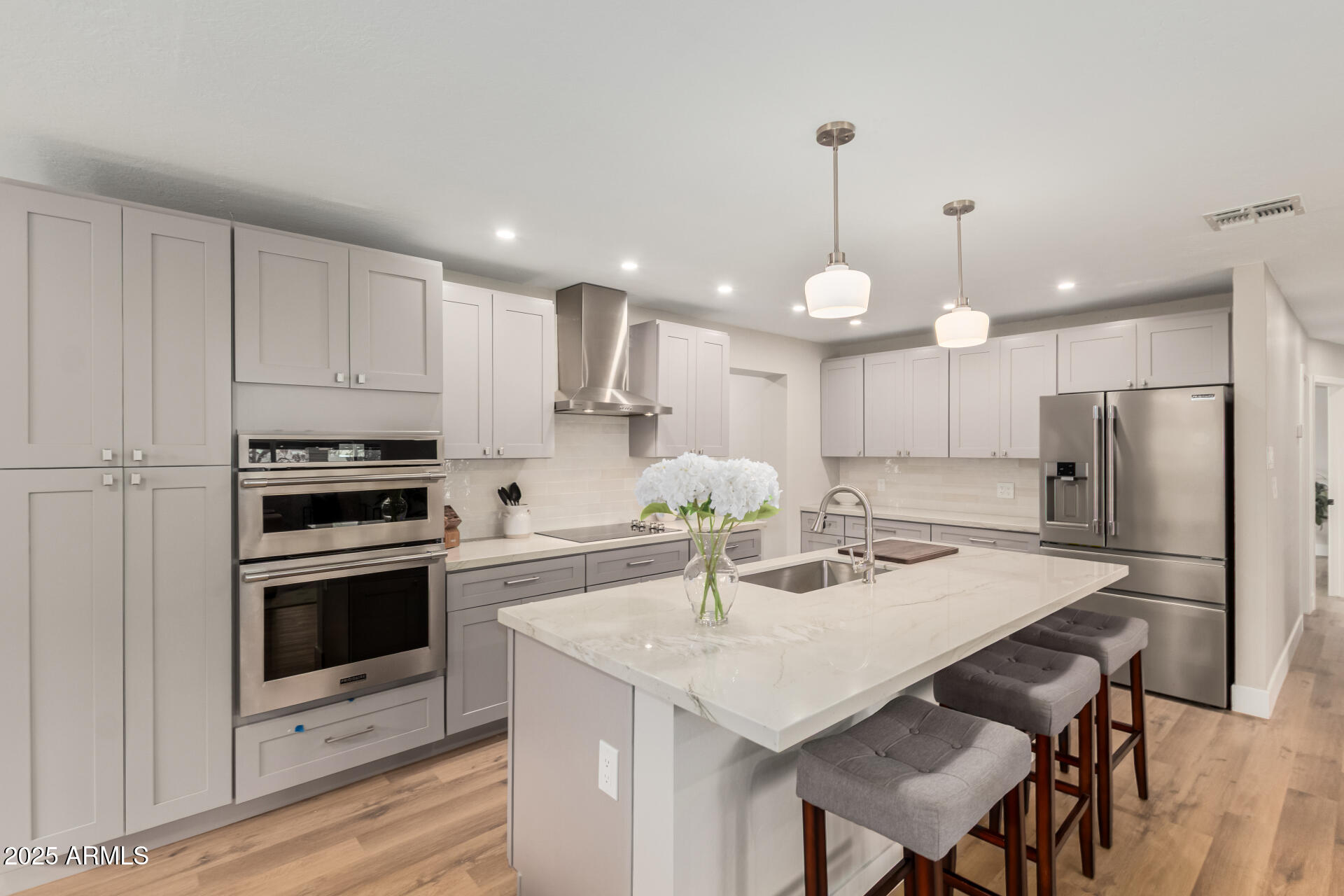 6926 E MORELAND Street