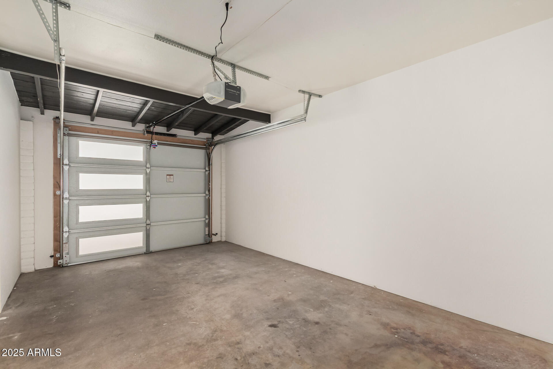 6926 E MORELAND Street