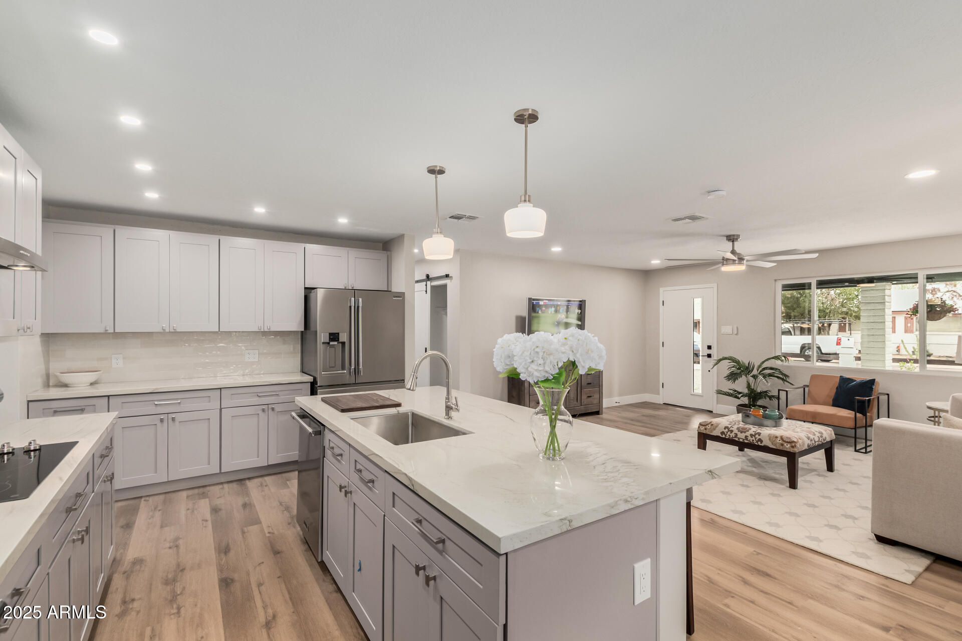 6926 E MORELAND Street