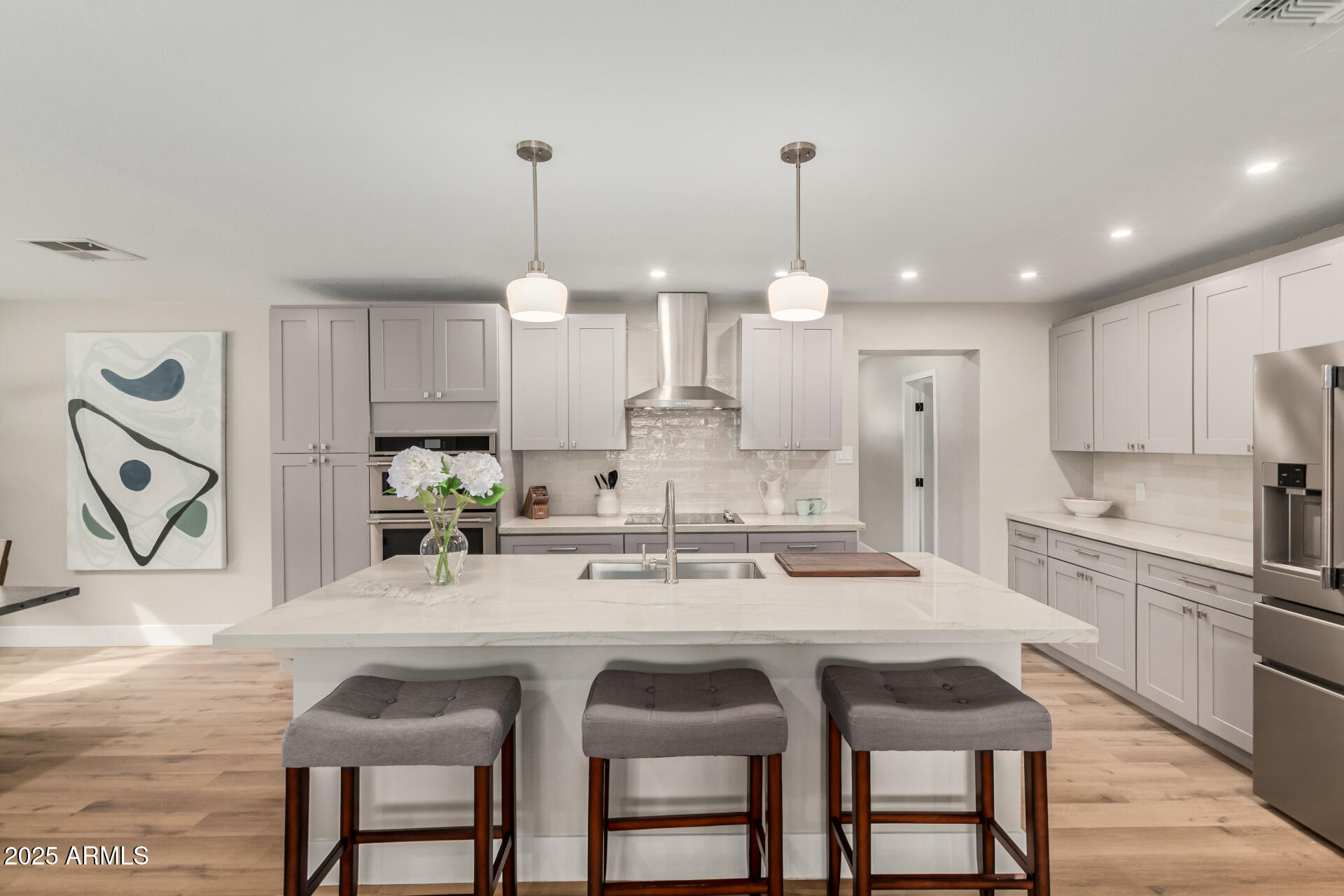 6926 E MORELAND Street