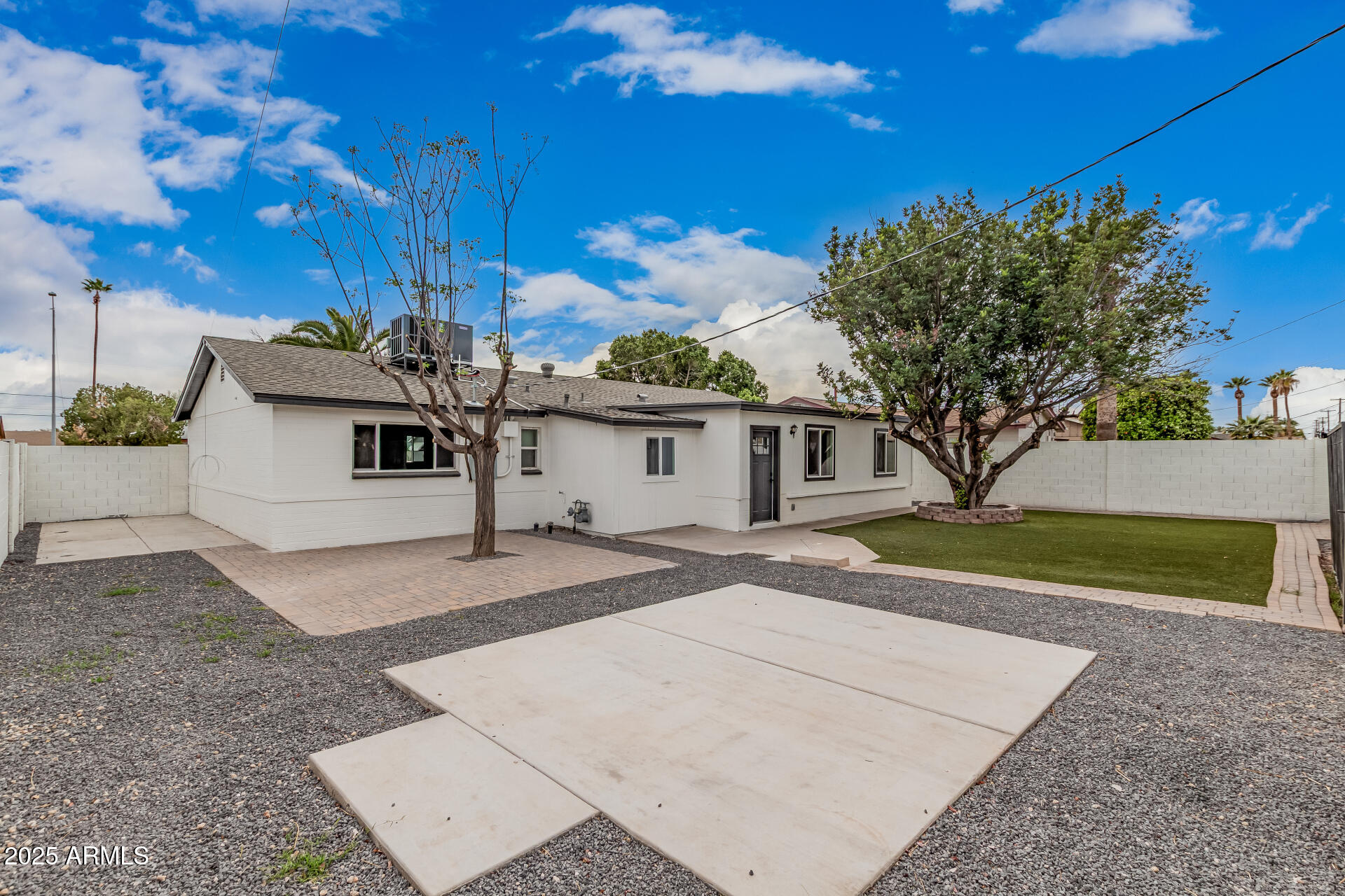 6926 E MORELAND Street