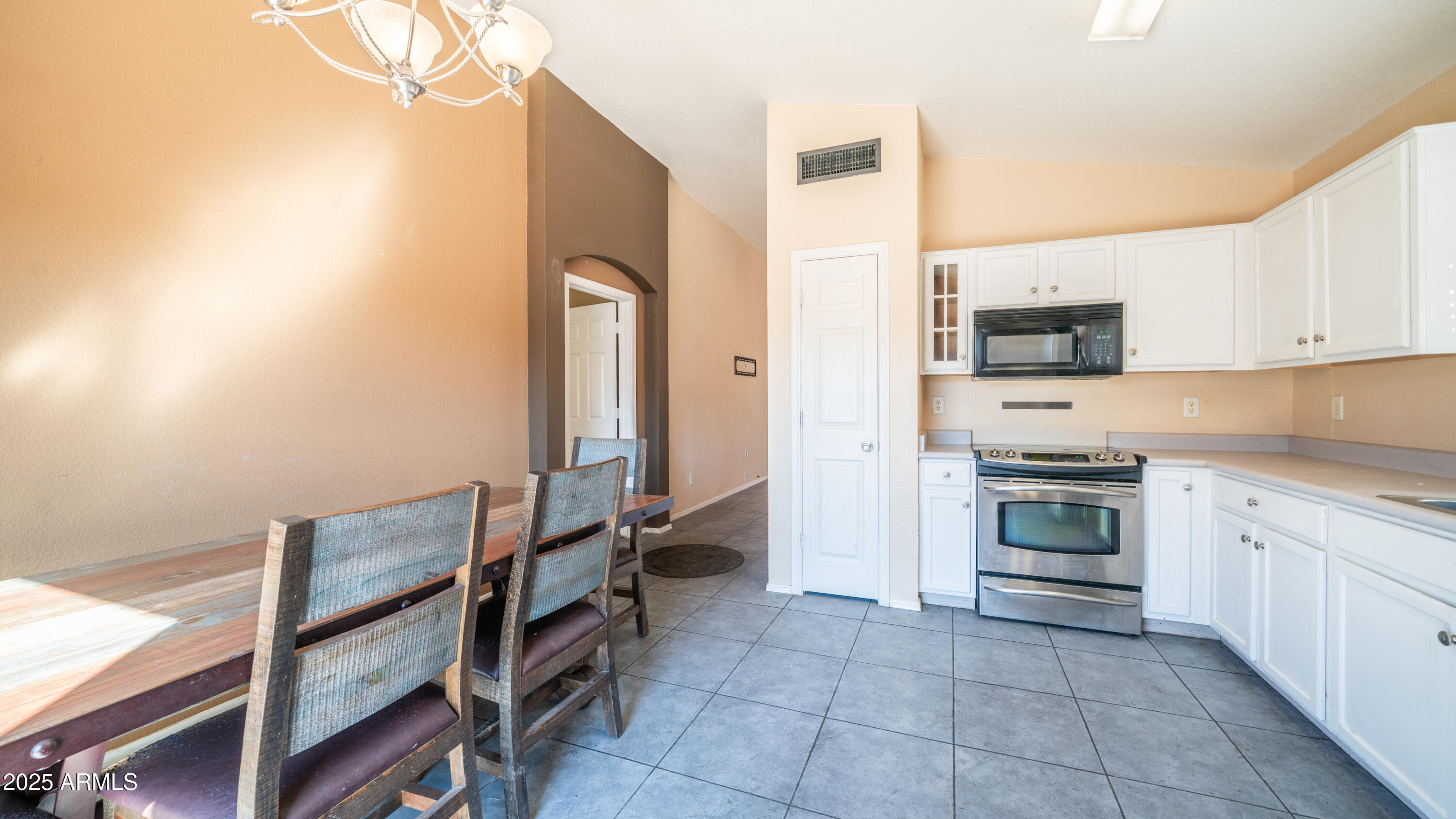 10851 E CLOVIS Avenue